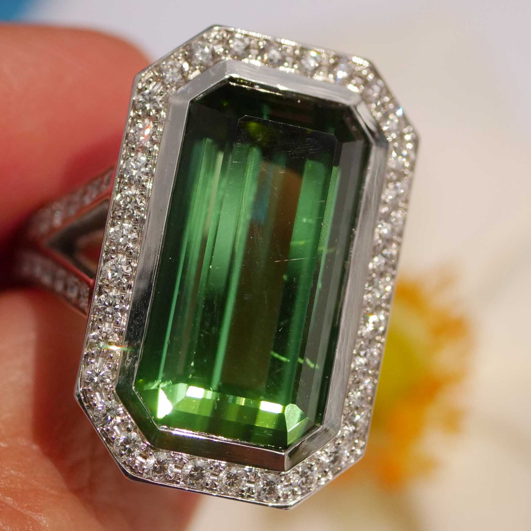Statement Ring mit Brillanten und Turmalin Grün Augenrein aus Afghanistan 19.80 ct Investment Edelstein sehr feine Farbe 