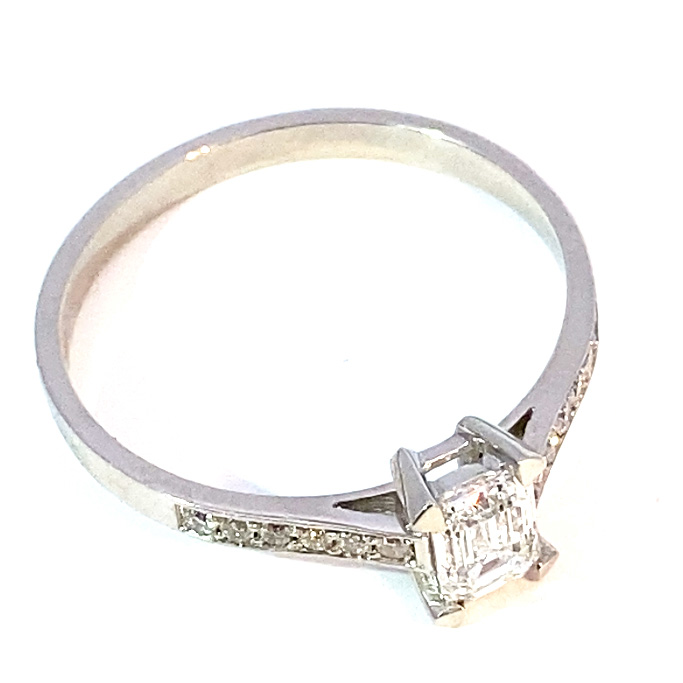 Emeraldcut Diamant Ring 0.64 ct D VS2 Silhouette Bentner GIA Zertifikat 950er Platin 