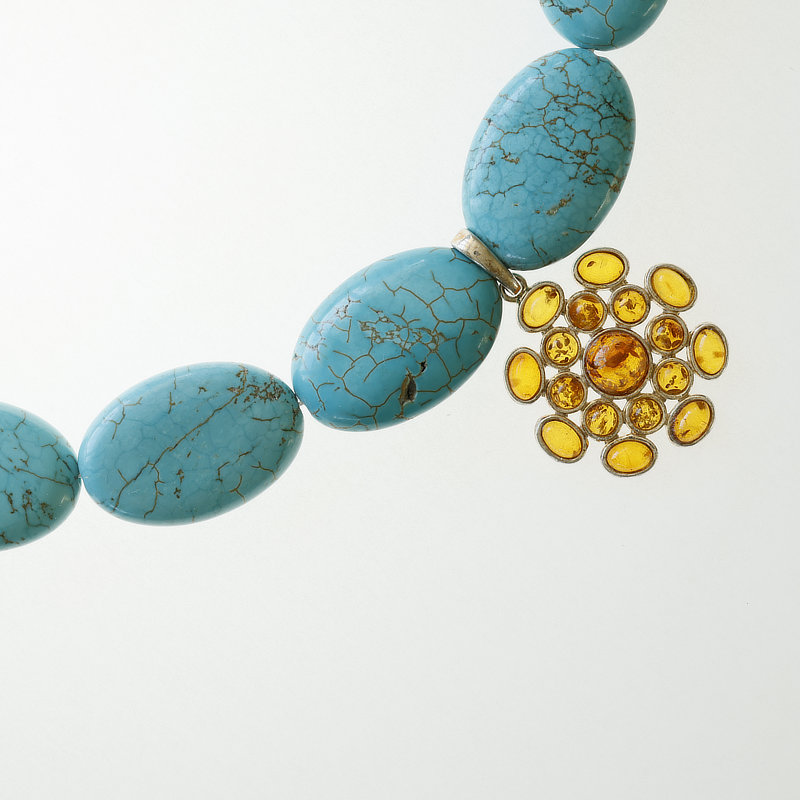 Howlith Bernstein Collier mit Magnetschliesse in 925er Silber und Blütenanhänger I So wirkt Bernstein frisch und modisch