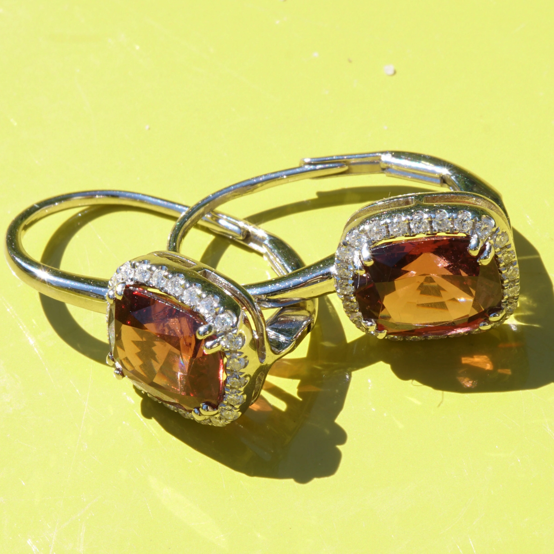 Spinell Brillant Ohrhänger 3.12 ct orange-rot Burma AAA in Form von coolen Hängern