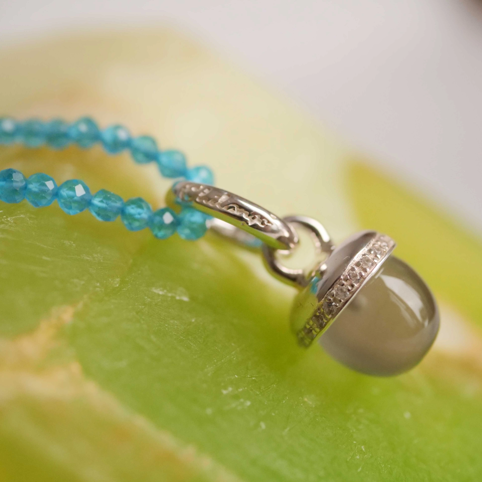 Original Chilango Anhänger Shrine in Drop Form Mondstein mit weissen Zirkon 925 Silber