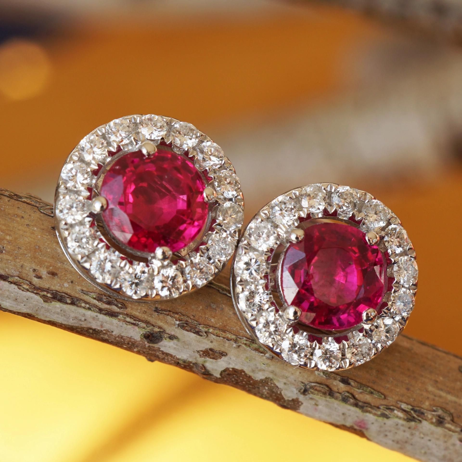 Burma Rubin Brillant Ohrstecker 1.22 ct 0.29 ct 750er Gold 8,5 mm D. AAA+ Topbrillanz