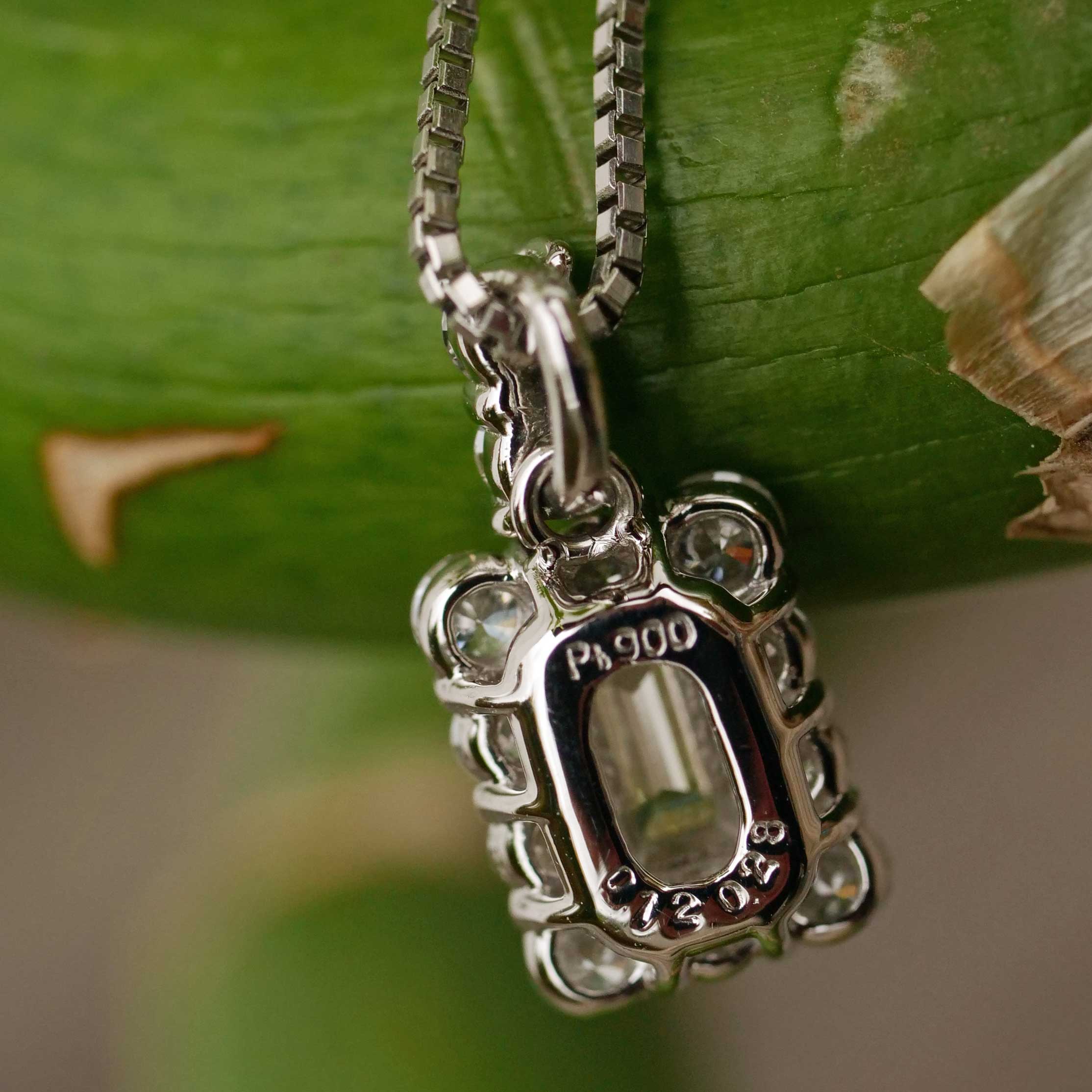 Edler Emeraldcut Solitär Anhänger mit Kette  0.12 ct 0.28 ct 900er 850er Platin....tolles Geschenk