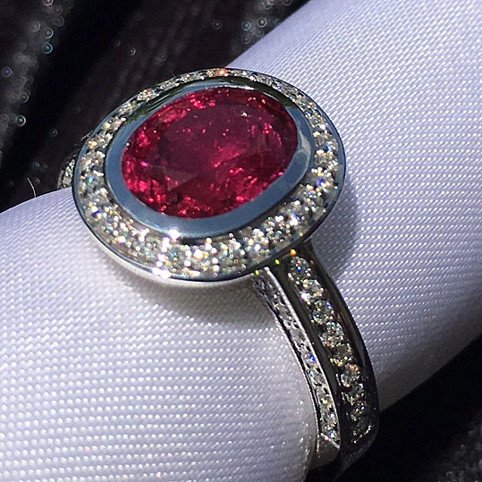 Rubin-Brillant-Ring-750er-Weißgold-unbehandelt-mit GIA Expertise