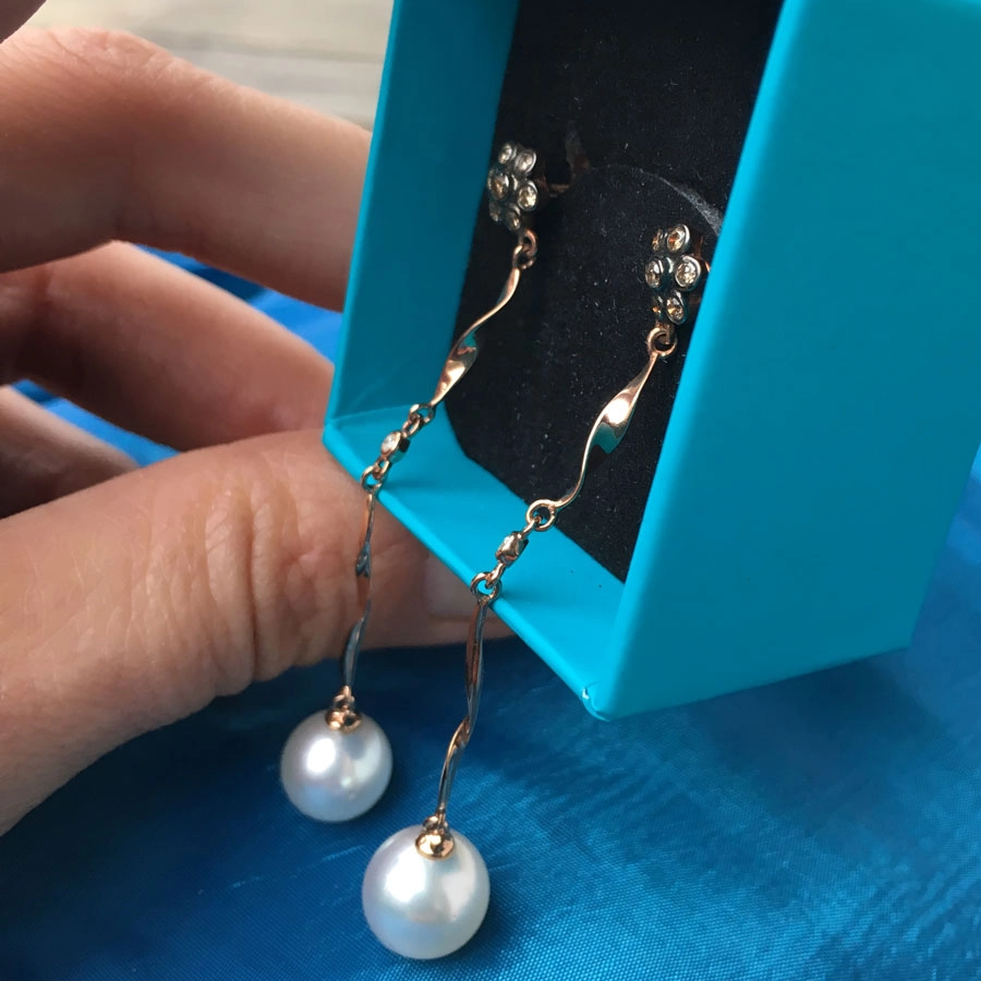 Lange Ohrhänger mit Brillanten und Perle in 750er-Rosegold