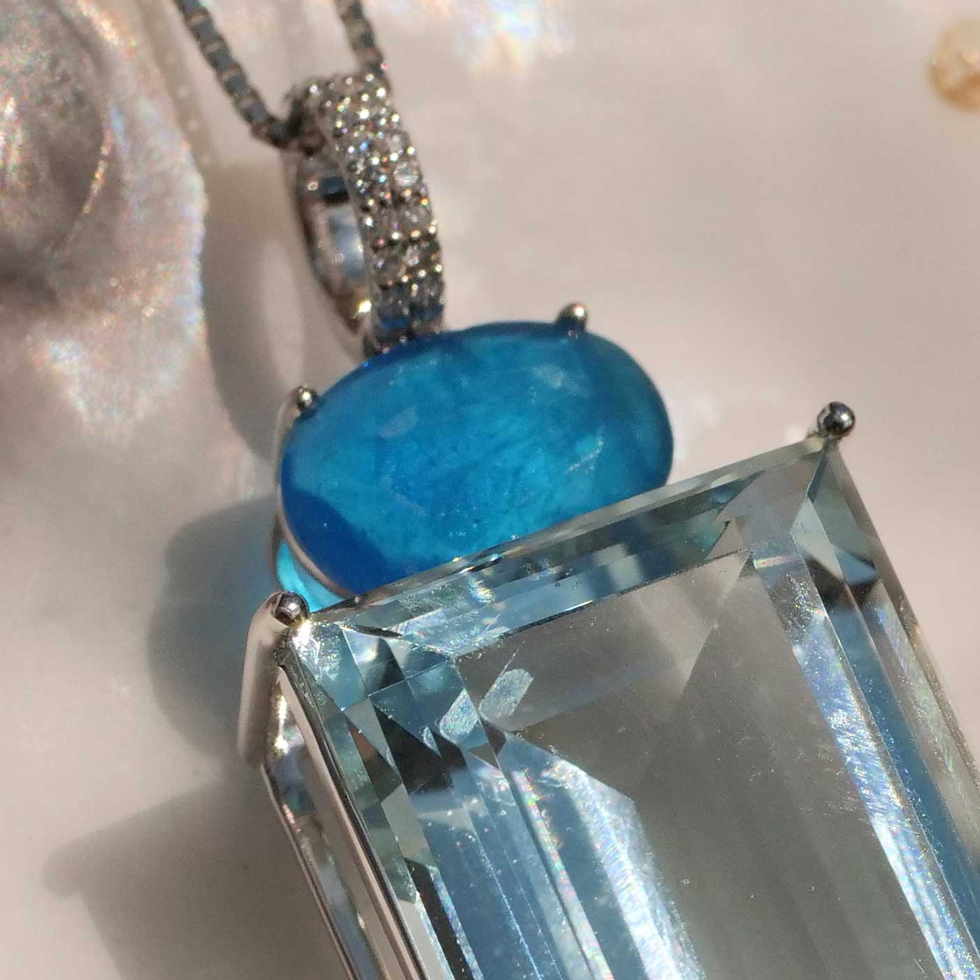 Aquamarin Neon Apatit Brillant Anhänger 585er Weissgold 15.46 1.39 0.05 ct....Was für Blautöne