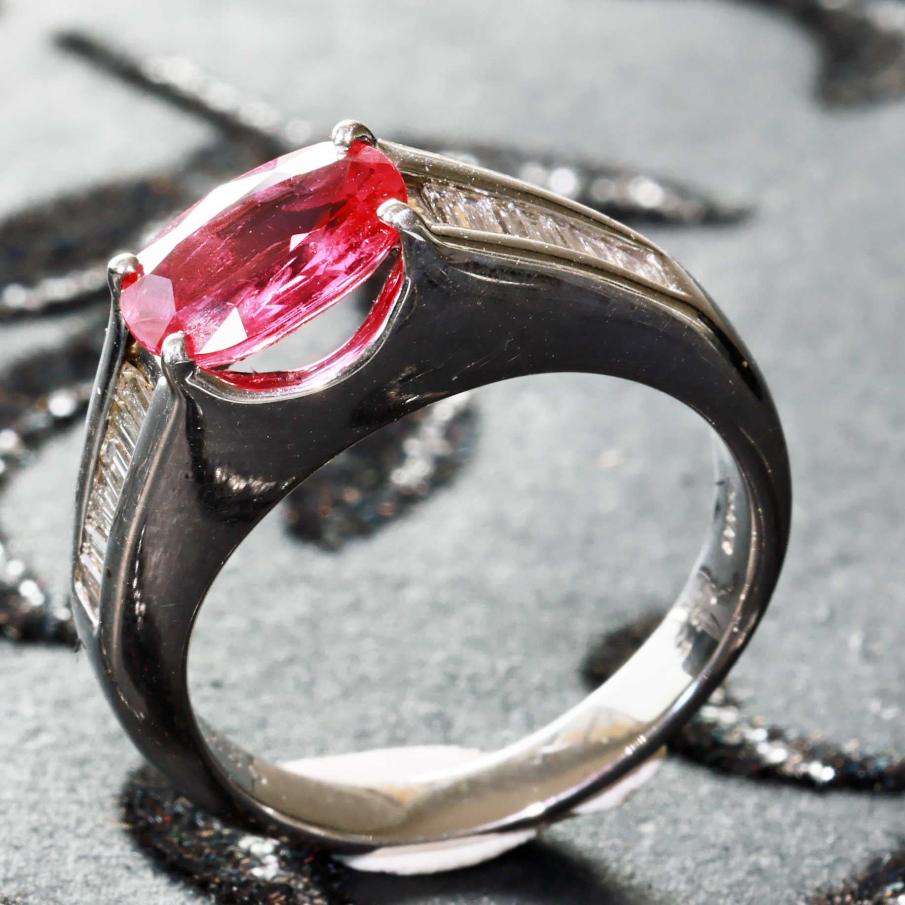 Rubin Diamant Ring in 900er Platin 1.55 ct 0.22 ct AAA+ Brillanz Top leuchtend rot-pink