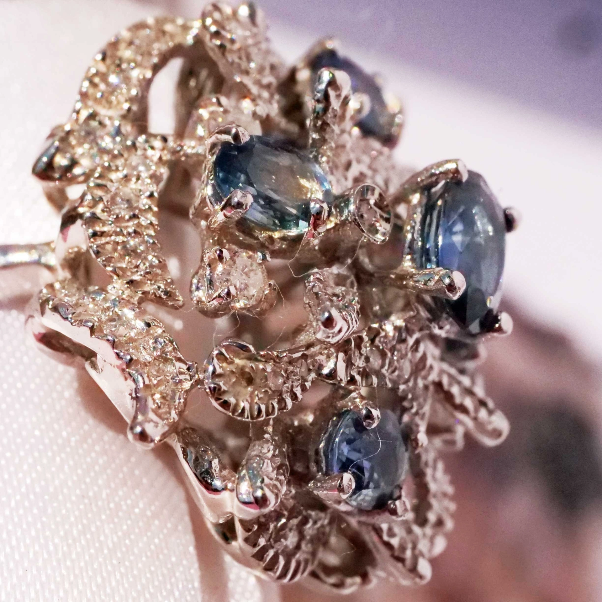 Saphir Brillant Ring 750er Weissgold 1.80 0.60 ct repräsentative florale Form 21 x 21 mm