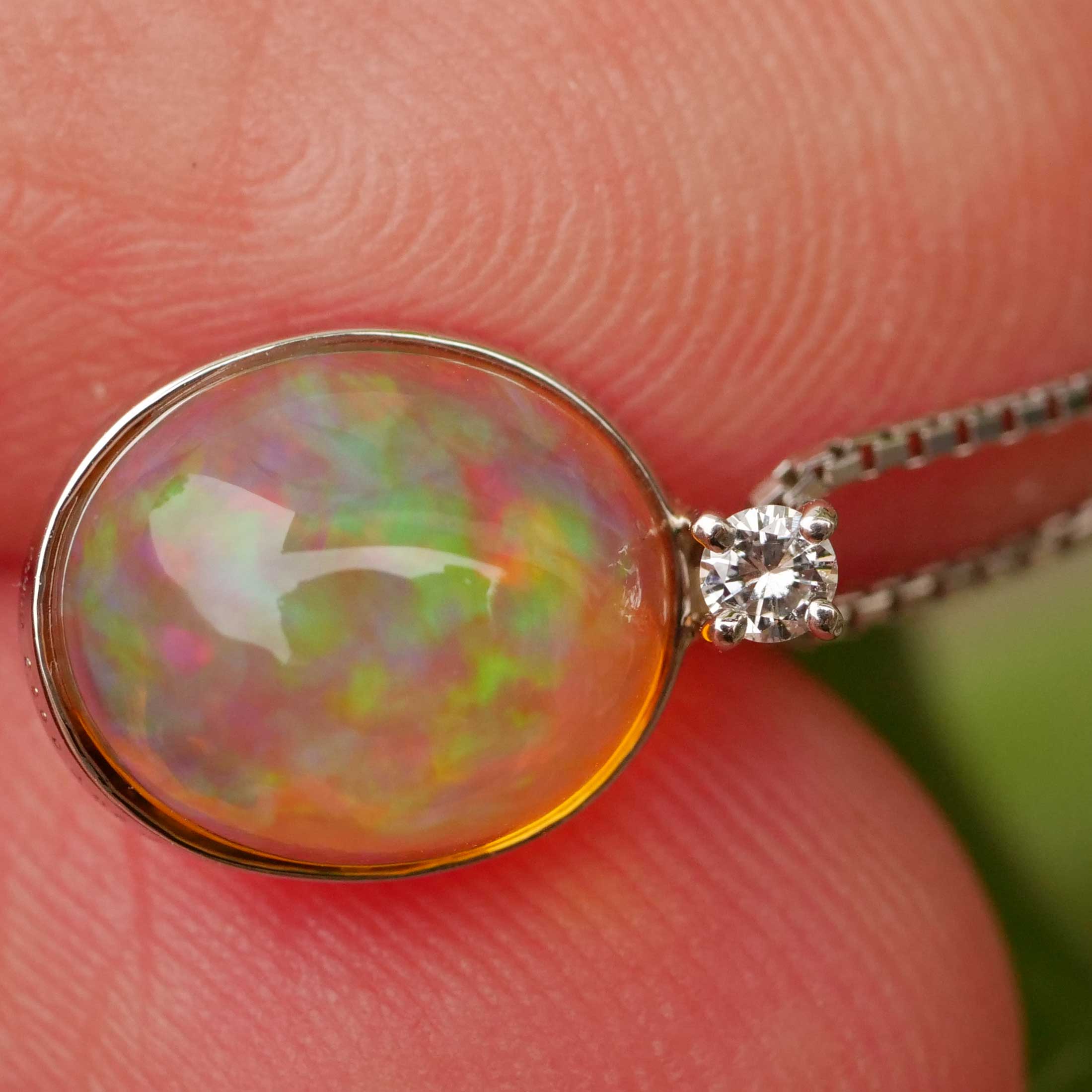 Opal Brillant Anhänger mit Kette 900er Platin 2.98 ct 0.04 ct Phantastisches Farbenspiel
