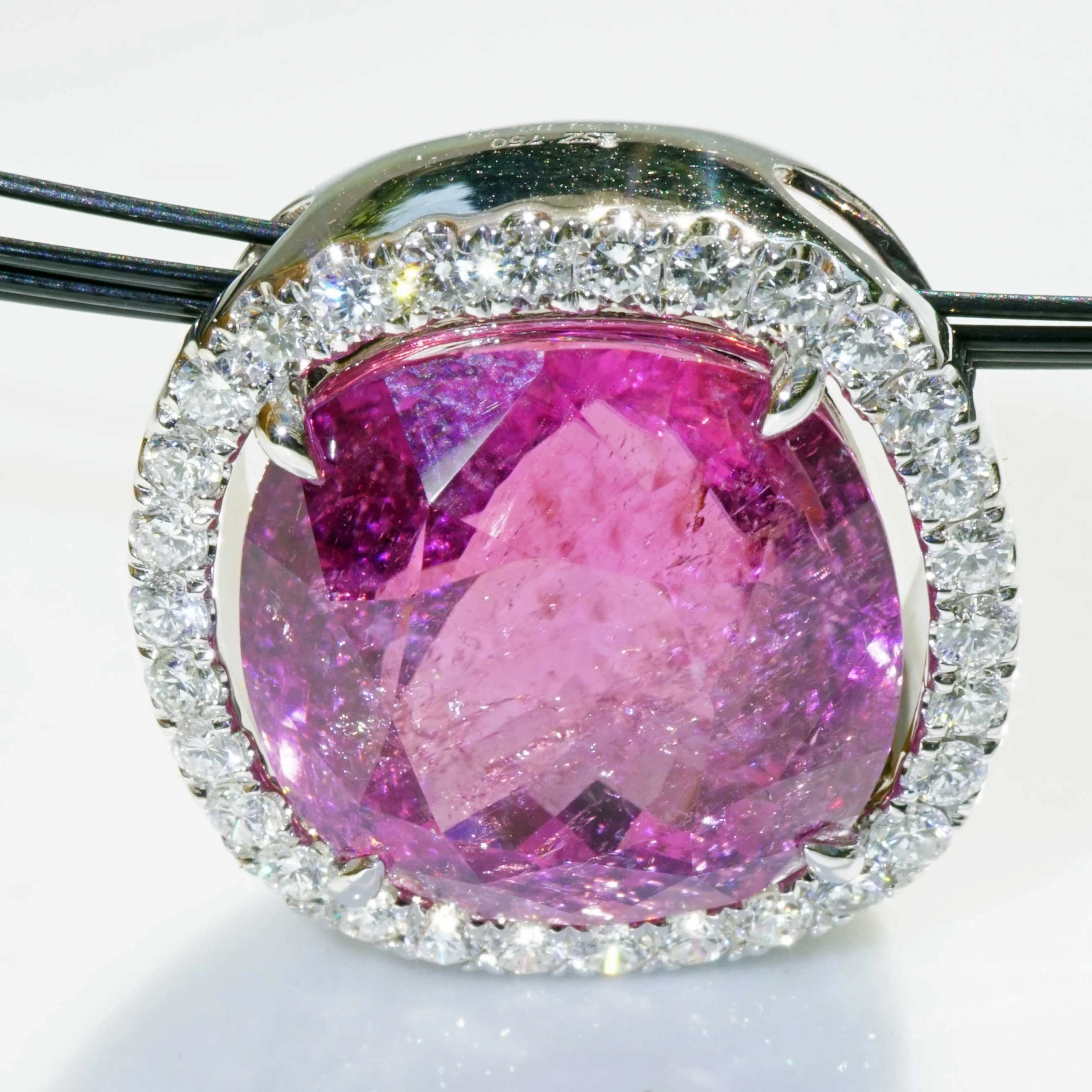 SON04859-Kupfer-Rubellit-Brillant-Anhaenger-16-84-ct-im-strahlenden-leuchtenden-pink-rot-750er-Weissgold Kupfer Rubellith Brillant Anhänger 16.84 ct im strahlenden leuchtenden pink-rot  750er Weissgold sel