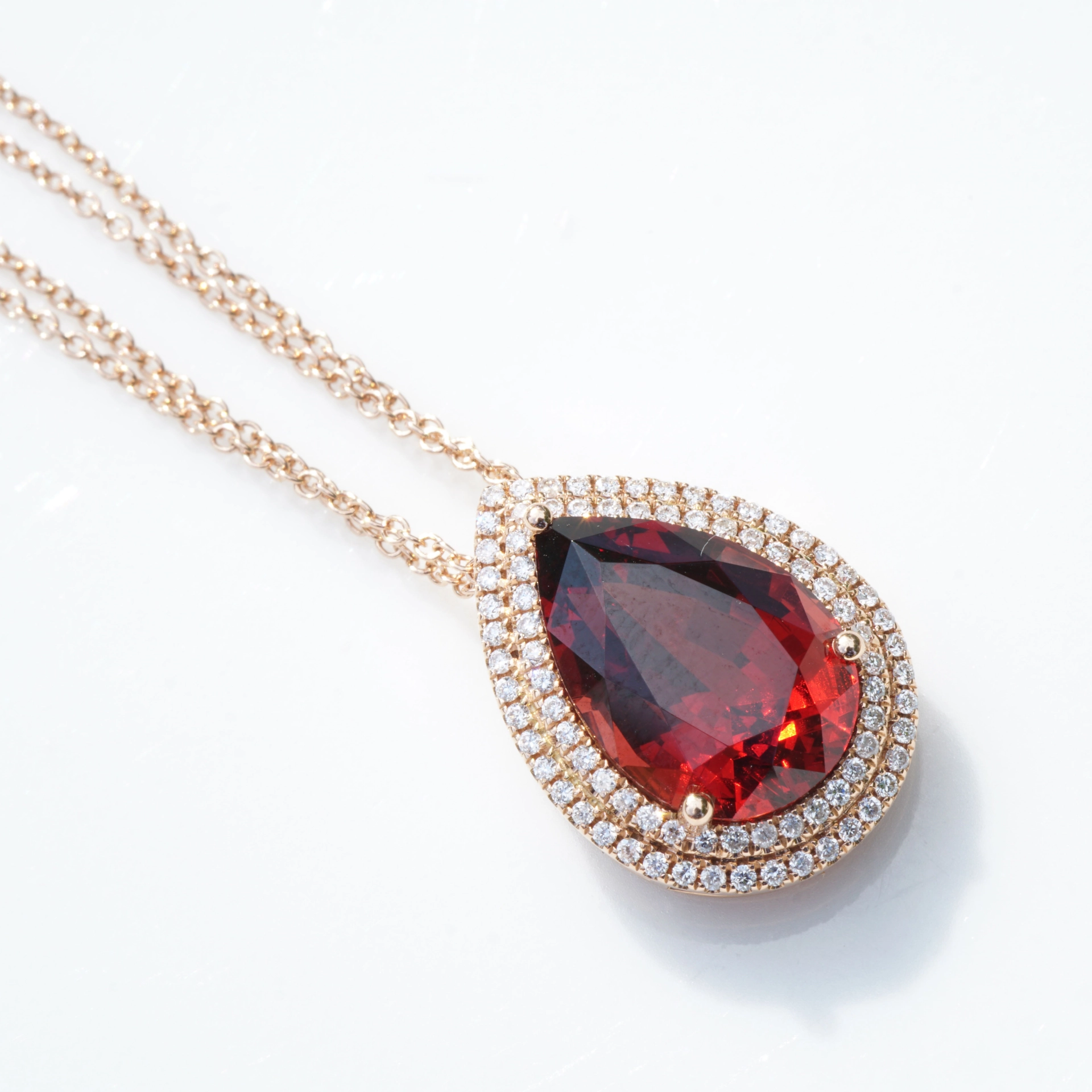 Malaya Granat Brillant Anhänger 750er Rosegold 5.18 ct Tansania....ein Wandlungskünstler