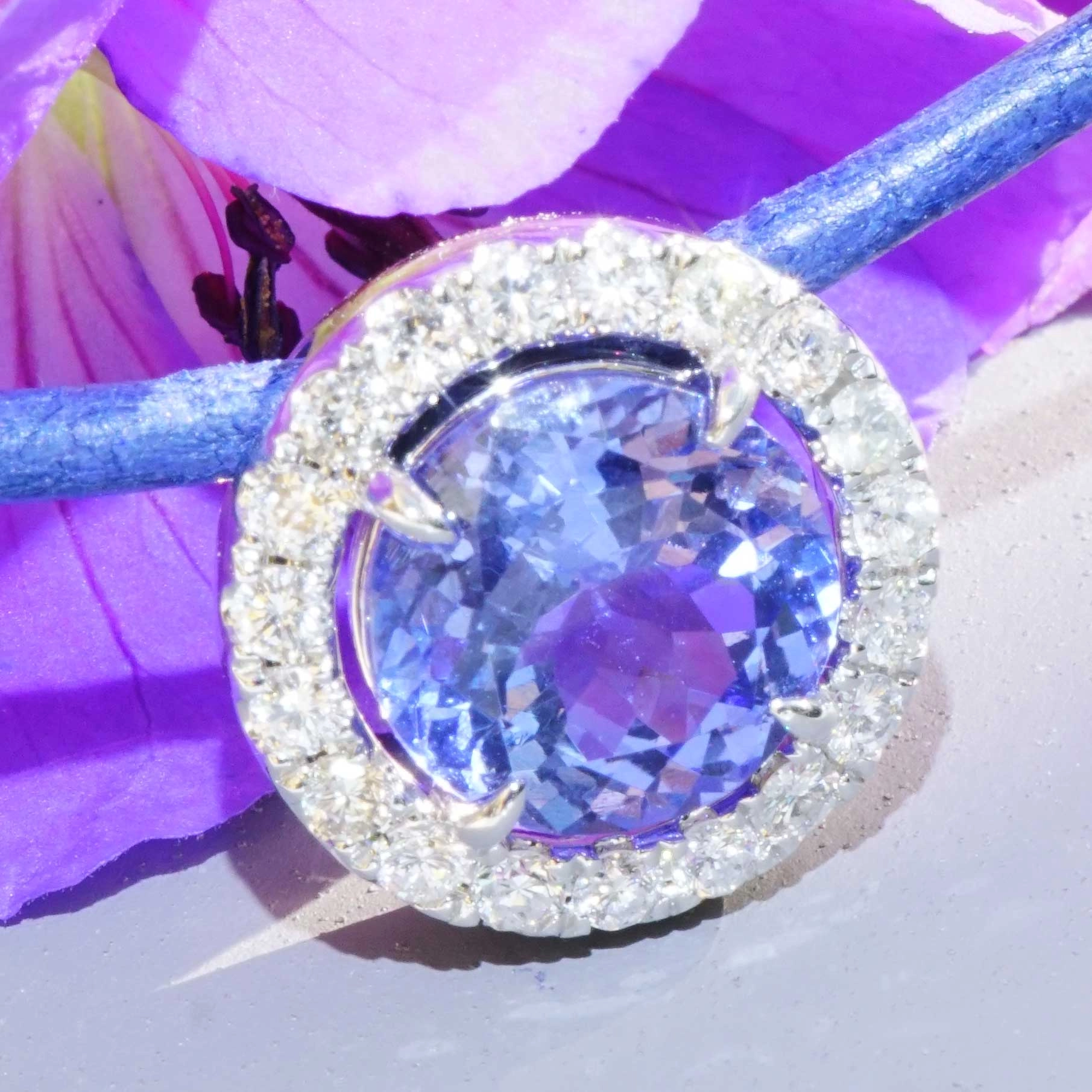 Tansanit Brillant Anhänger 750er Weissgold 2.86 ct 0.37 ct Hyazinthen blau und klasse Brillanz