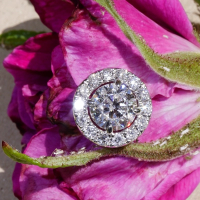 Brillant Anhänger rund 1.00 ct E SI1 6.17 - 6.25 x 4.01 mm im Halo Stil 0.25 ct GIA Gutachten