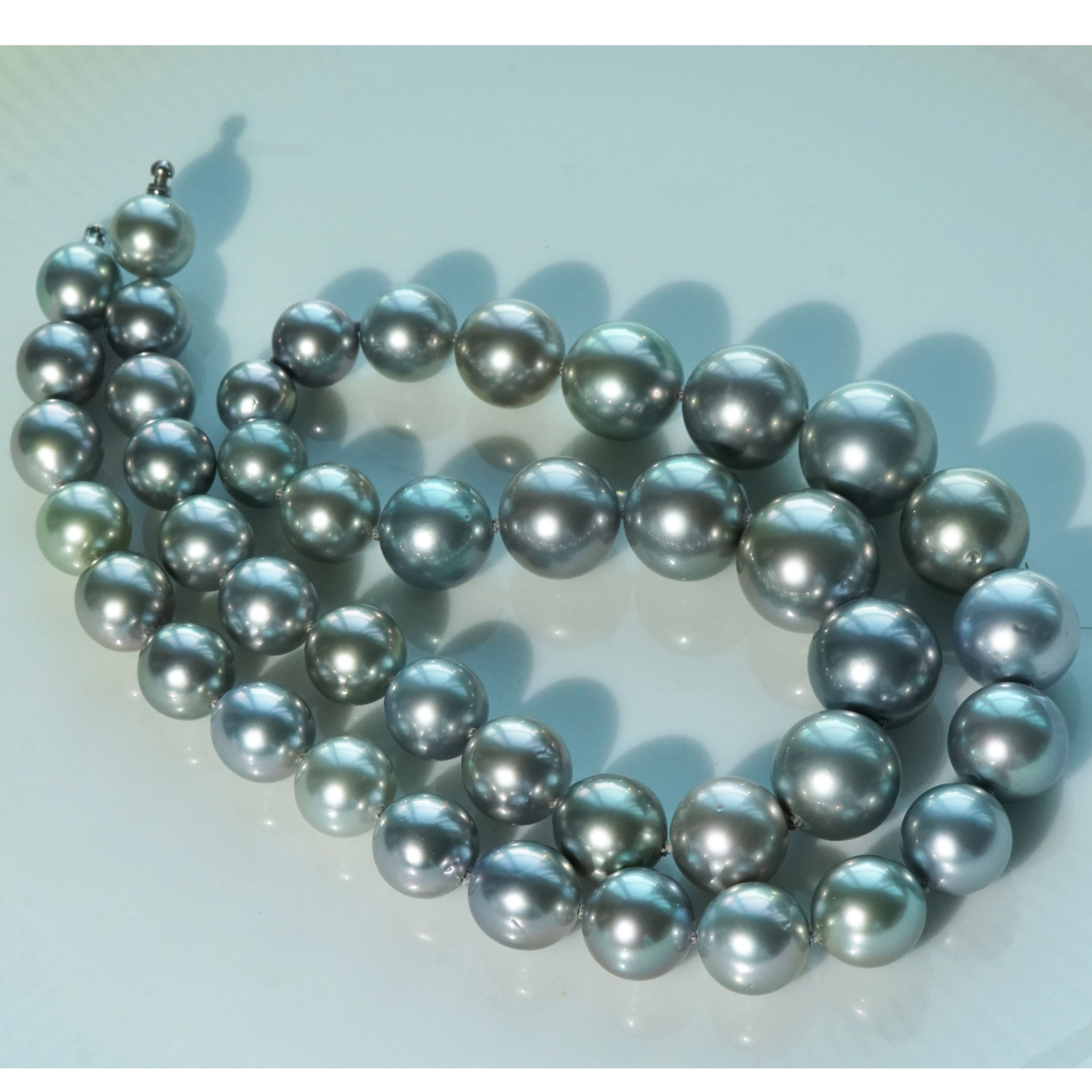 Tahiti Zuchtperl Collier grau-antrazit WAVE  8-13,4 mm AAA+-AAA 46 cm lang asymmetrisch