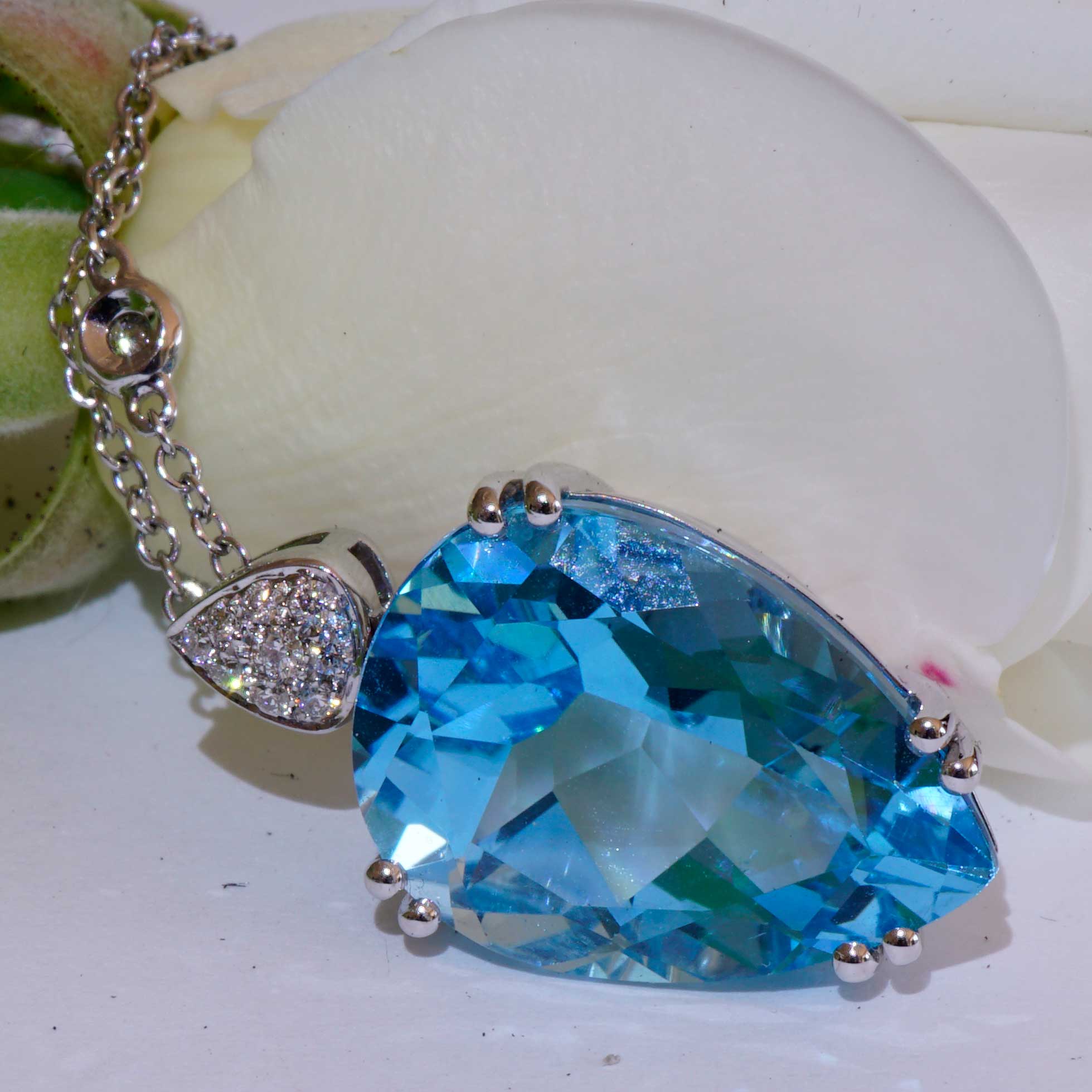 Blautopas Brillant Anhänger 750er Weissgold 14 ct 0.11 ct ...Aqua Wasser Brillanz Tropfenform 