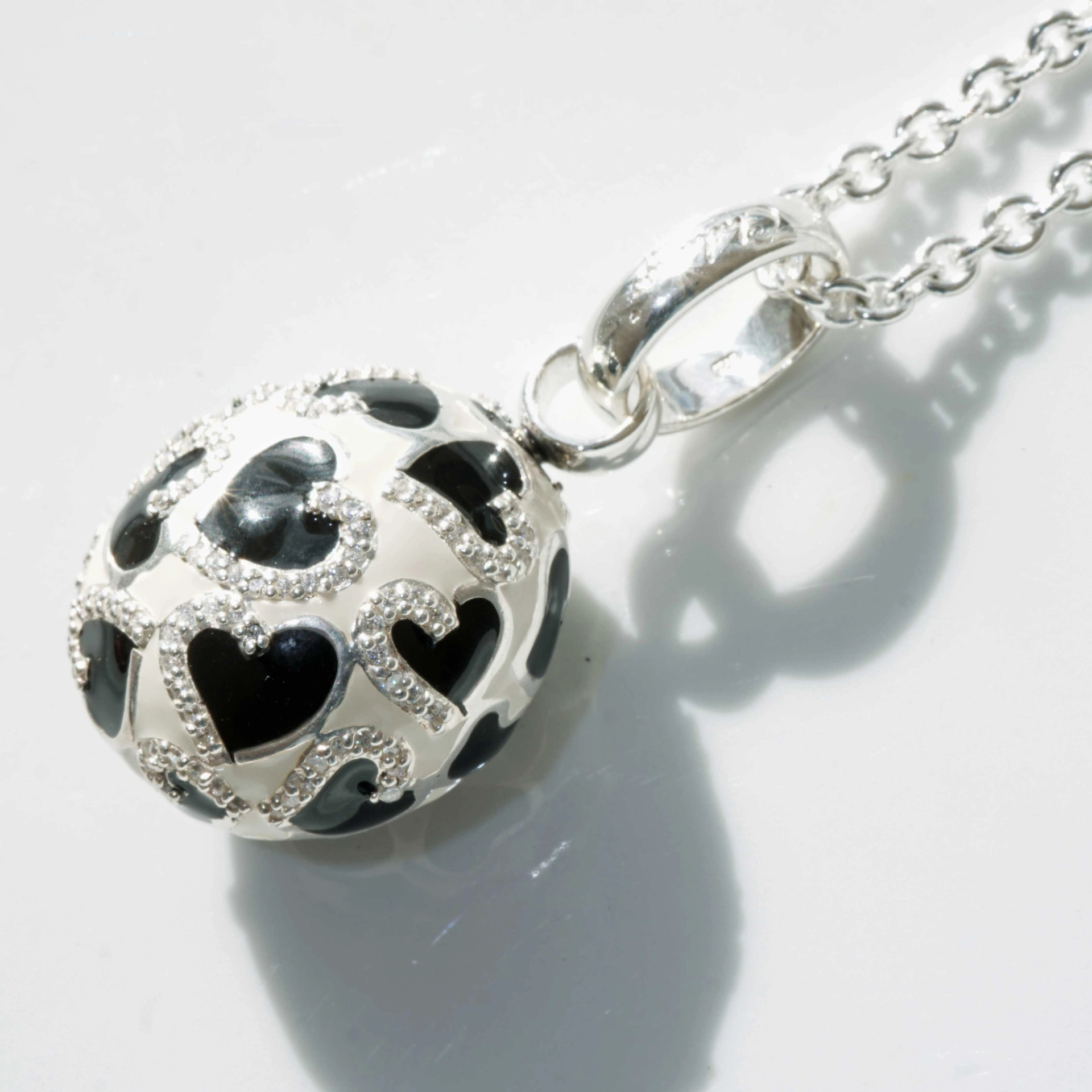 Original Chilango Anhänger im Stil Faberge Emaille Heart Black / White 925er Silber