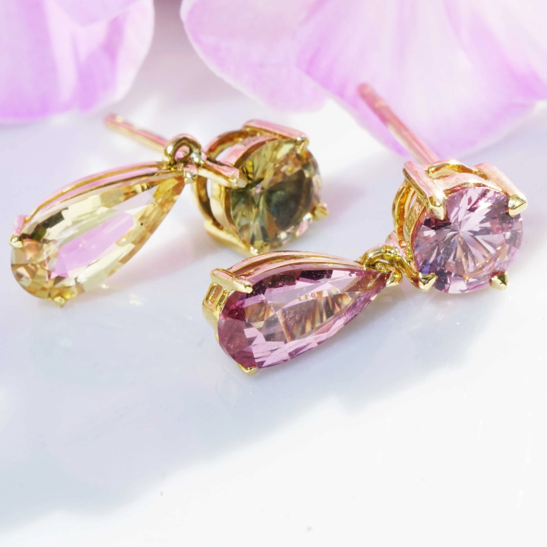 Saphir Ohrhänger 2.45 ct 585er Gelbgold Ilakaka Mine Madagascar pink-lila gelb NATURFARBE