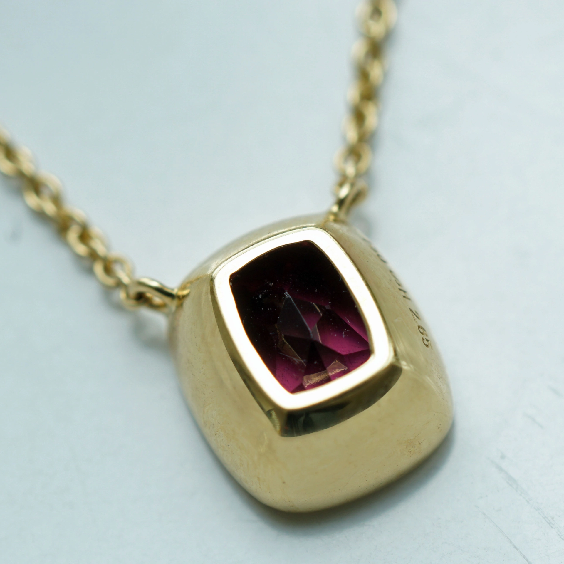 Rhodolith Collier 2.65 ct 750er Gelbgold 10 x 9 mm Spitzenqualität AAA+ Herzblut