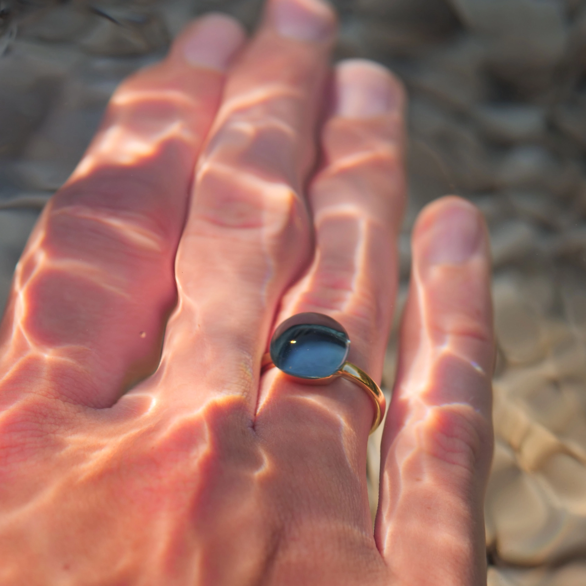 Blautopas Brillant Ring Londen Blue 750er Gelbgold Liquid Impressions cooles Design