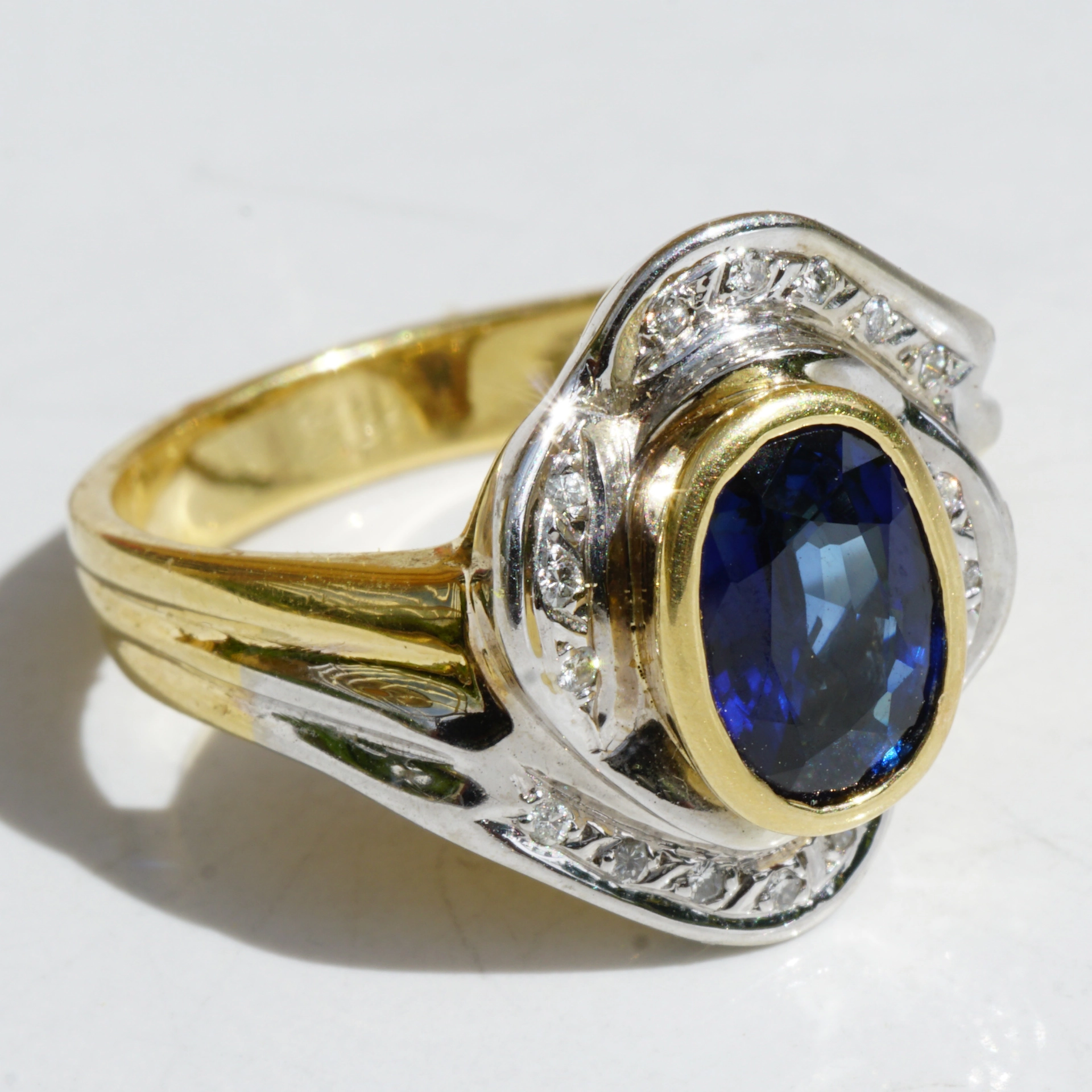 Saphir Brillant Ring 750er Gelbgold....royal blue saphire AAA total massiv