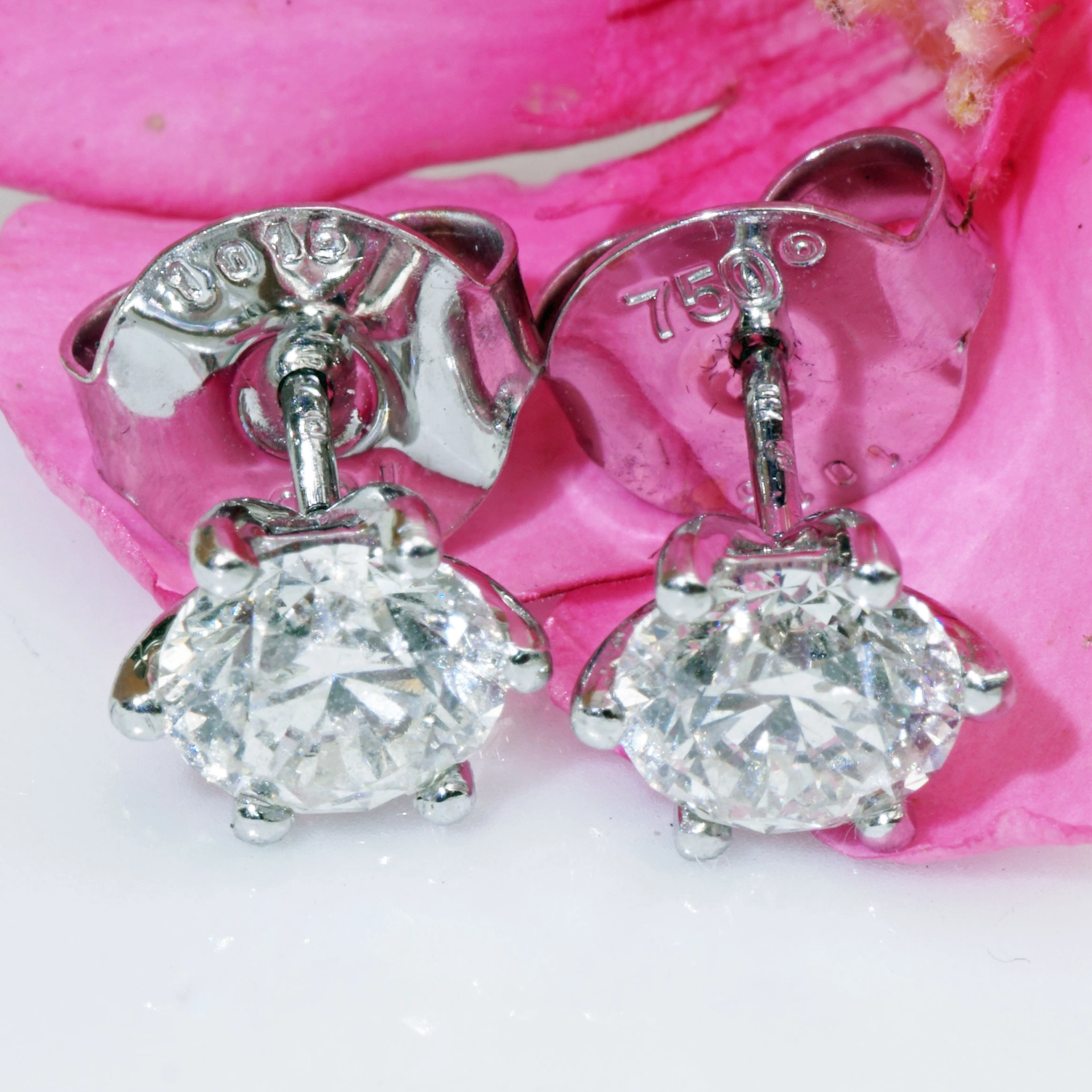 GIA zertifizierte 2.03 Carat Brillant Ohrstecker 750er Weissgold 6,3 mm Durchmesser
