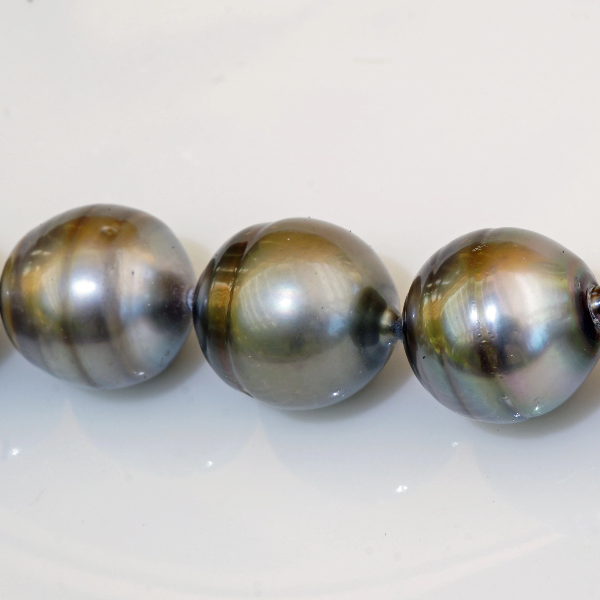 Repräsentativer Tahiti Zuchtperl Barock Strang 12-15 mm D.  geknüpft für Wechselschliessen
