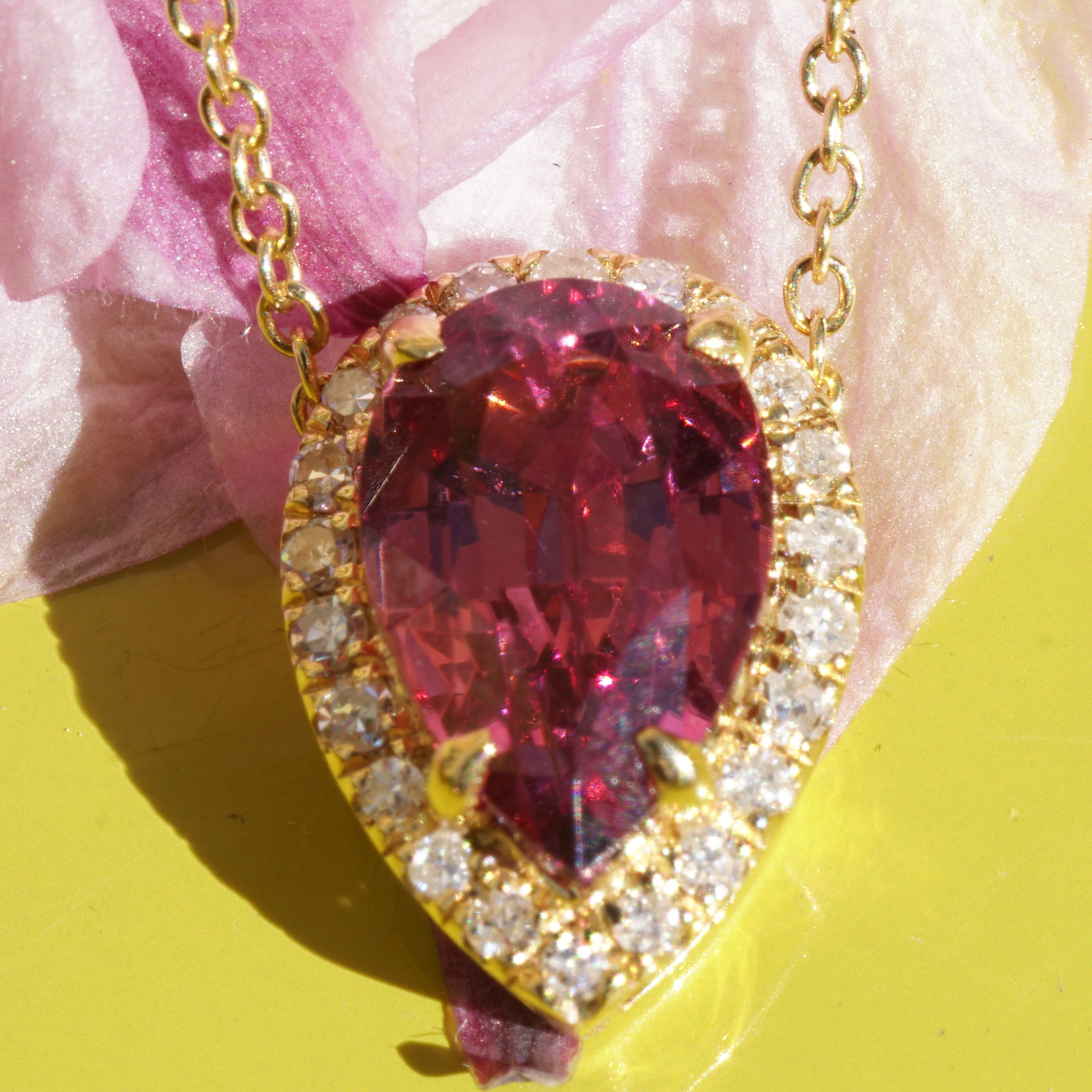 Malaya Granat Diamant Anhänger Mine Madagascar 1.82 ct 0.11 ct AAA+ 750er Gelbgold