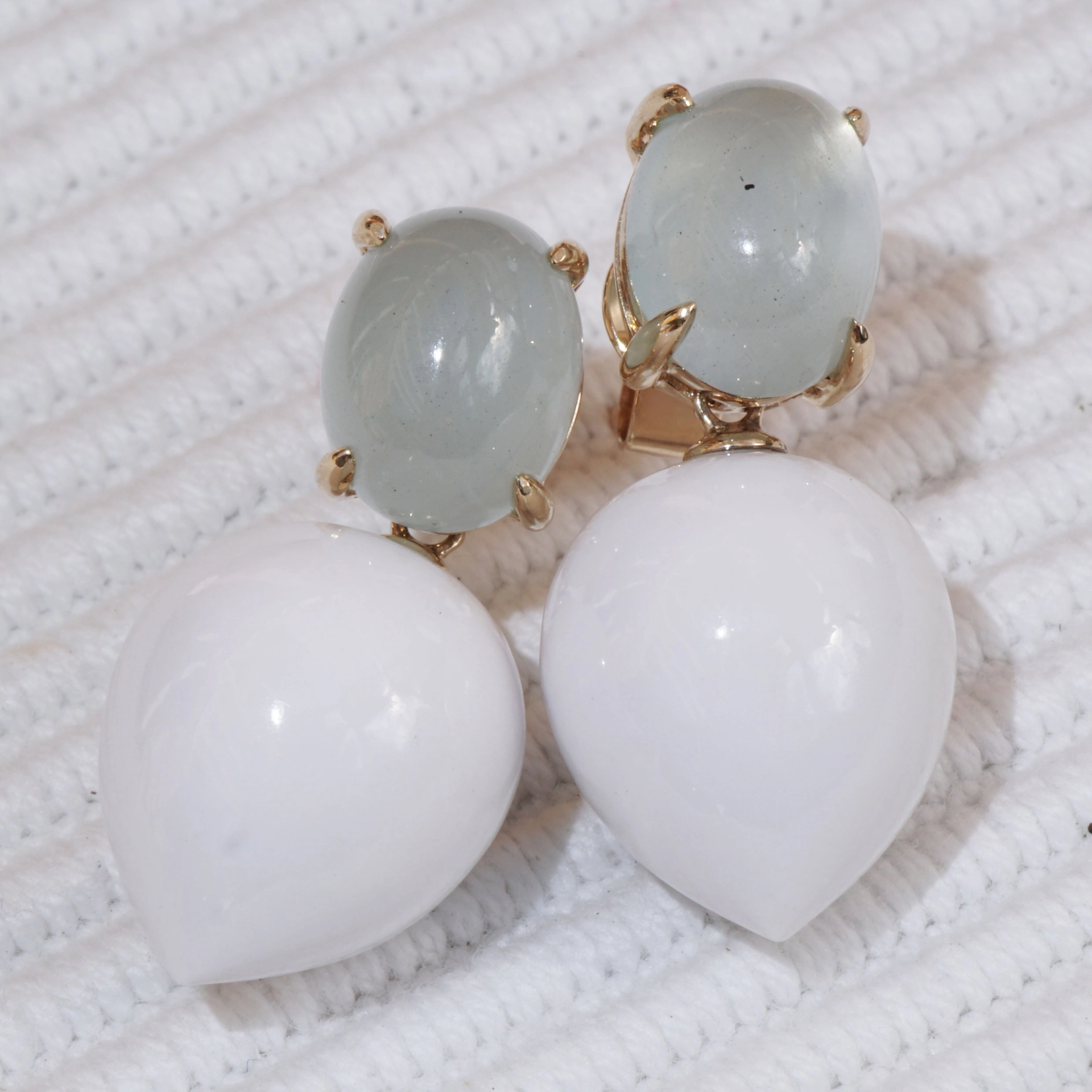 Cacholong Aquamarin Ohrhänger 585er Gelbgold...Himmelblau und Schneeweiss