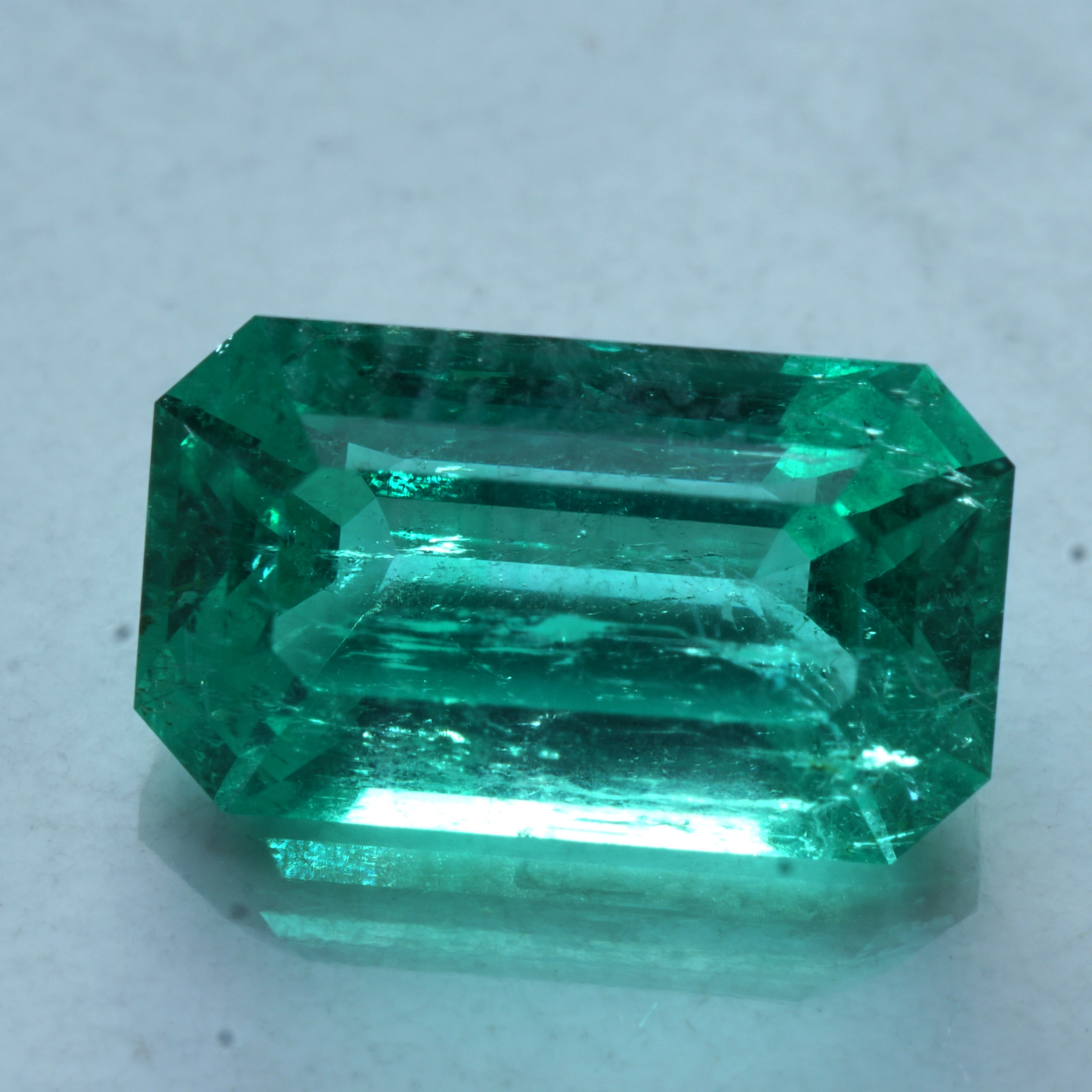 Smaragd Ring 0.97 ct Topqualität aus Afghanistan 750er Gelbgold Handarbeit