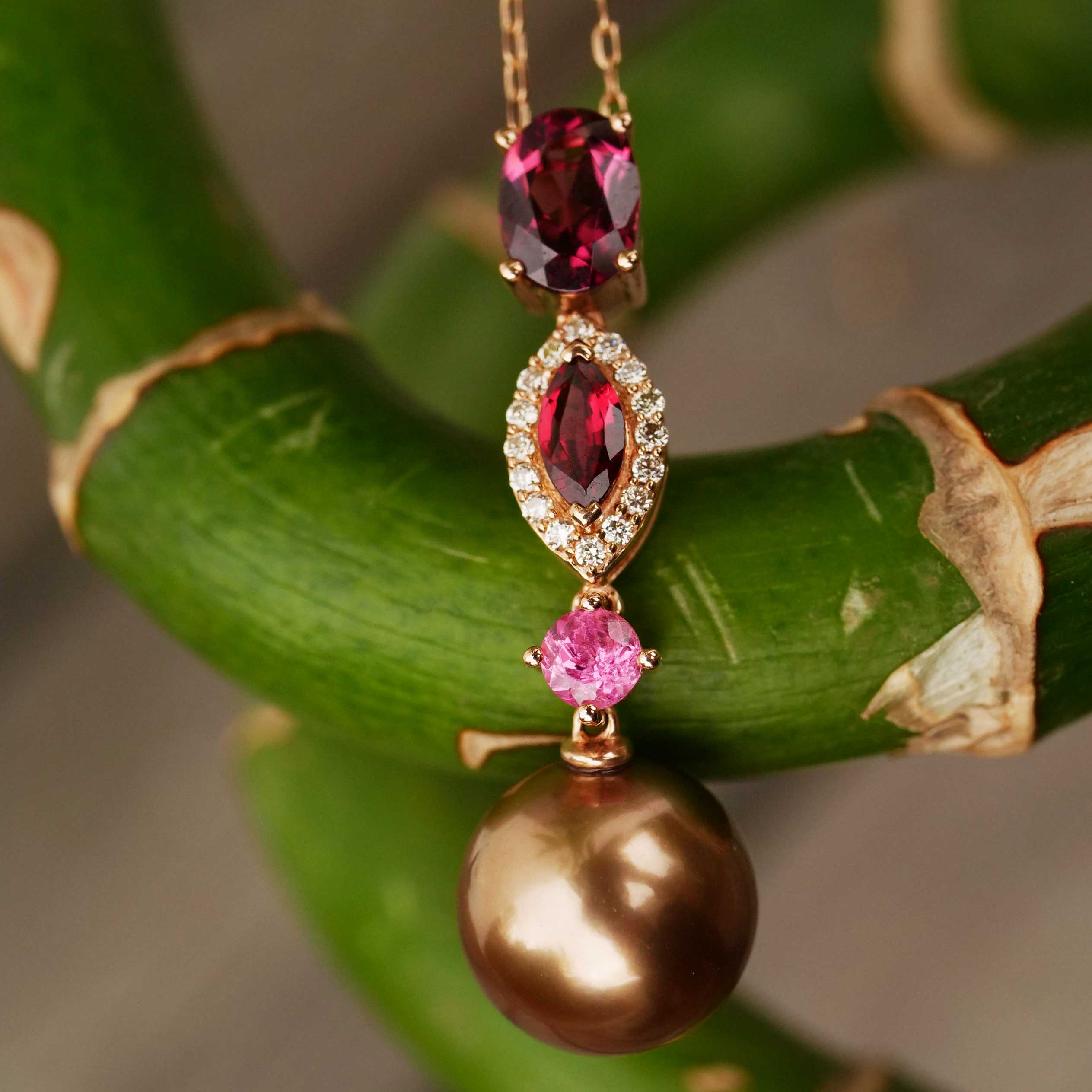 Südsee Perl Rhodonit Brillant Anhänger mit Kette 750er Rosegold...warme Rottöne für kuschlige Tage