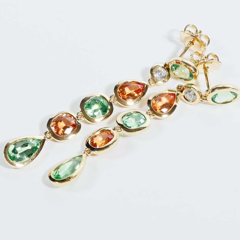 Seltene Mandarin Granat Tsavorith Brillant Chandelier Ohrhänger  750er Gelbgold 6.21 ct 0.24 ct Ausnahmefarbe Orange und Grün