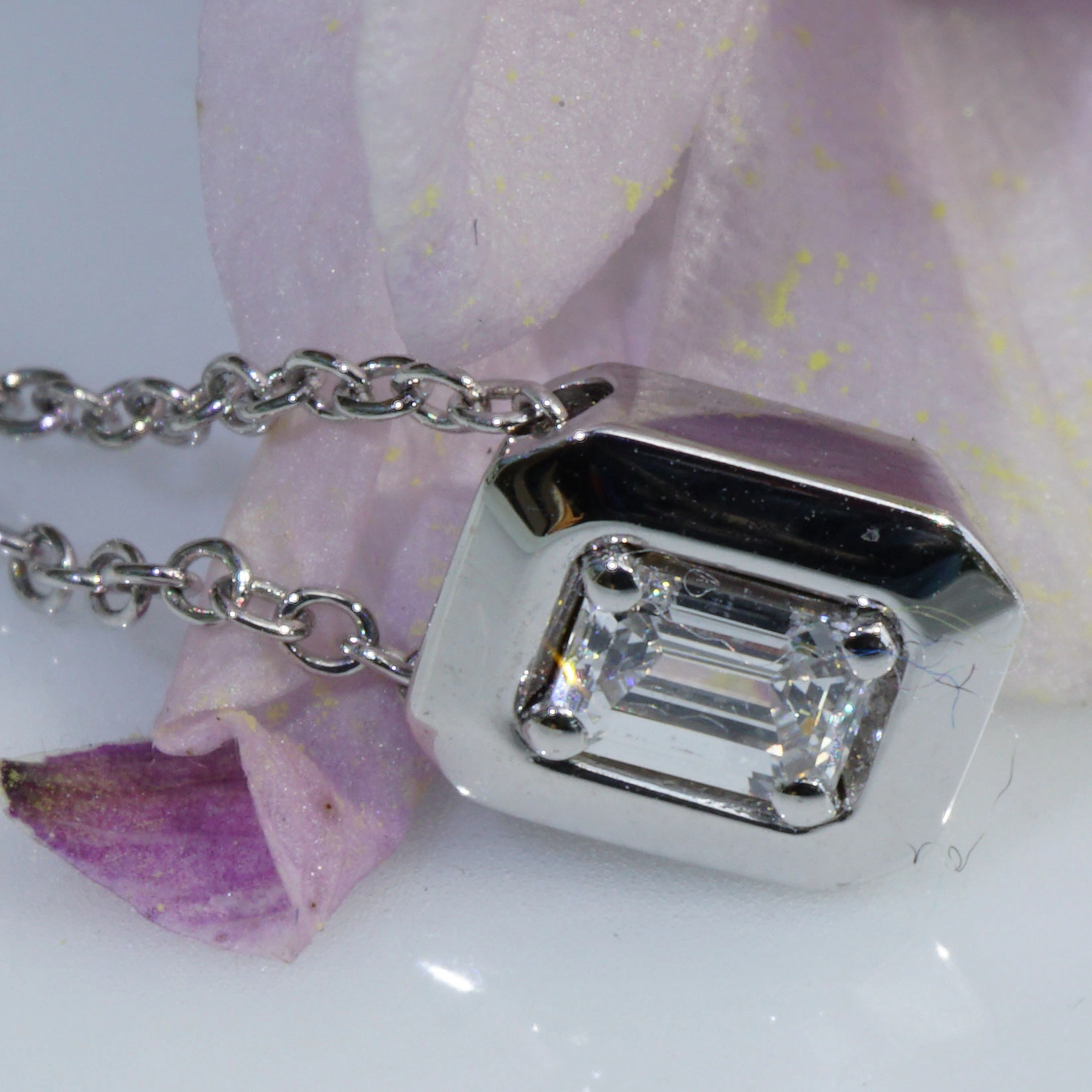 Diamant Emeraldcut Collier 0.30 ct GIA Gutachten 750er Weissgold River E VVS2