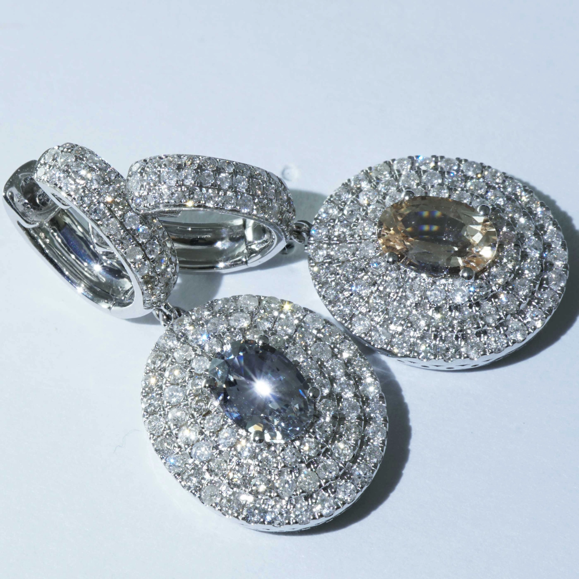 Saphir Brillant Ohrhänger 750er Weissgold aus der Ilakaka Mine Madagascar blau apricot NATURFARBE