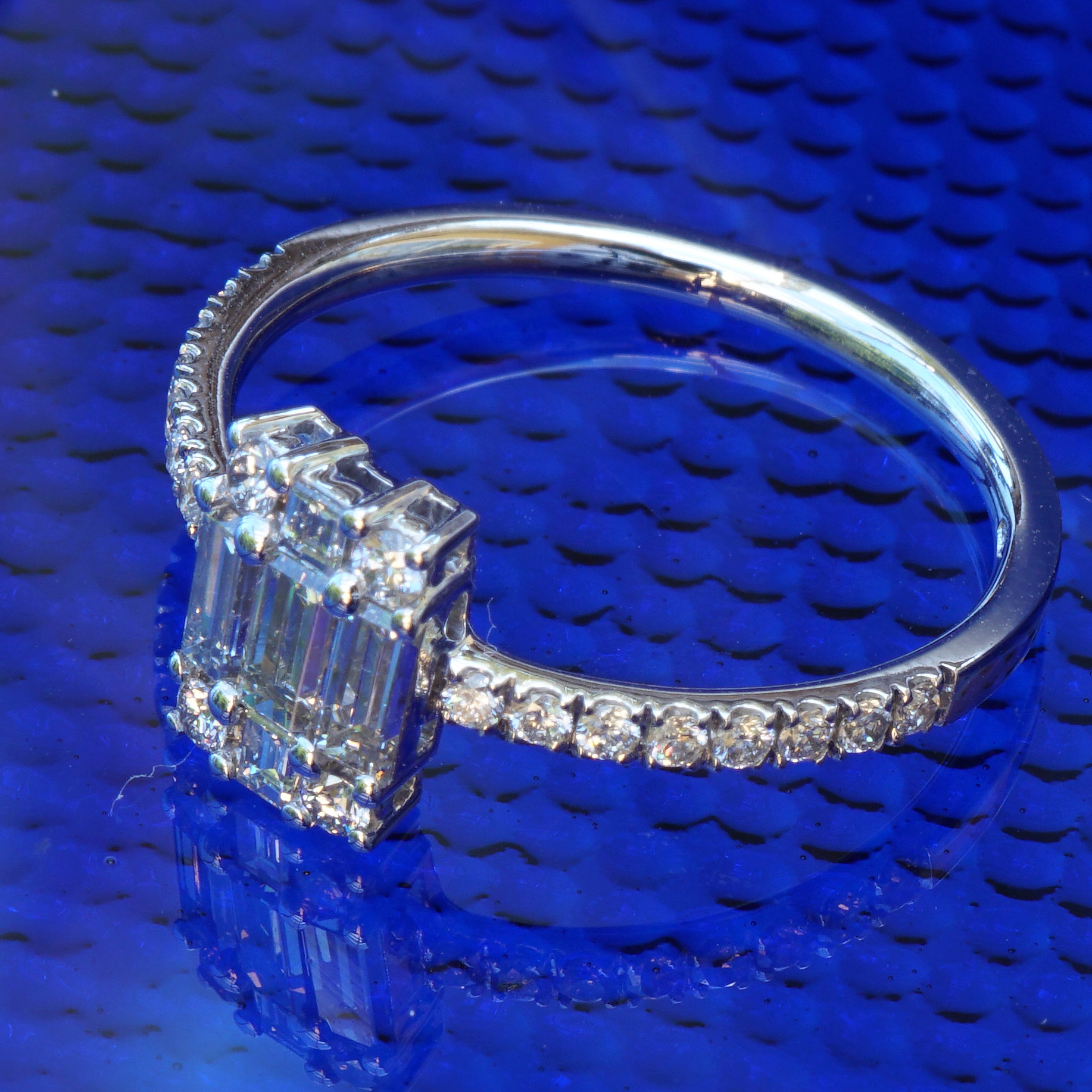 Brillant Diamant Ring 750er Weissgold 0.76 ct TW LUPENREIN-VVS signiert