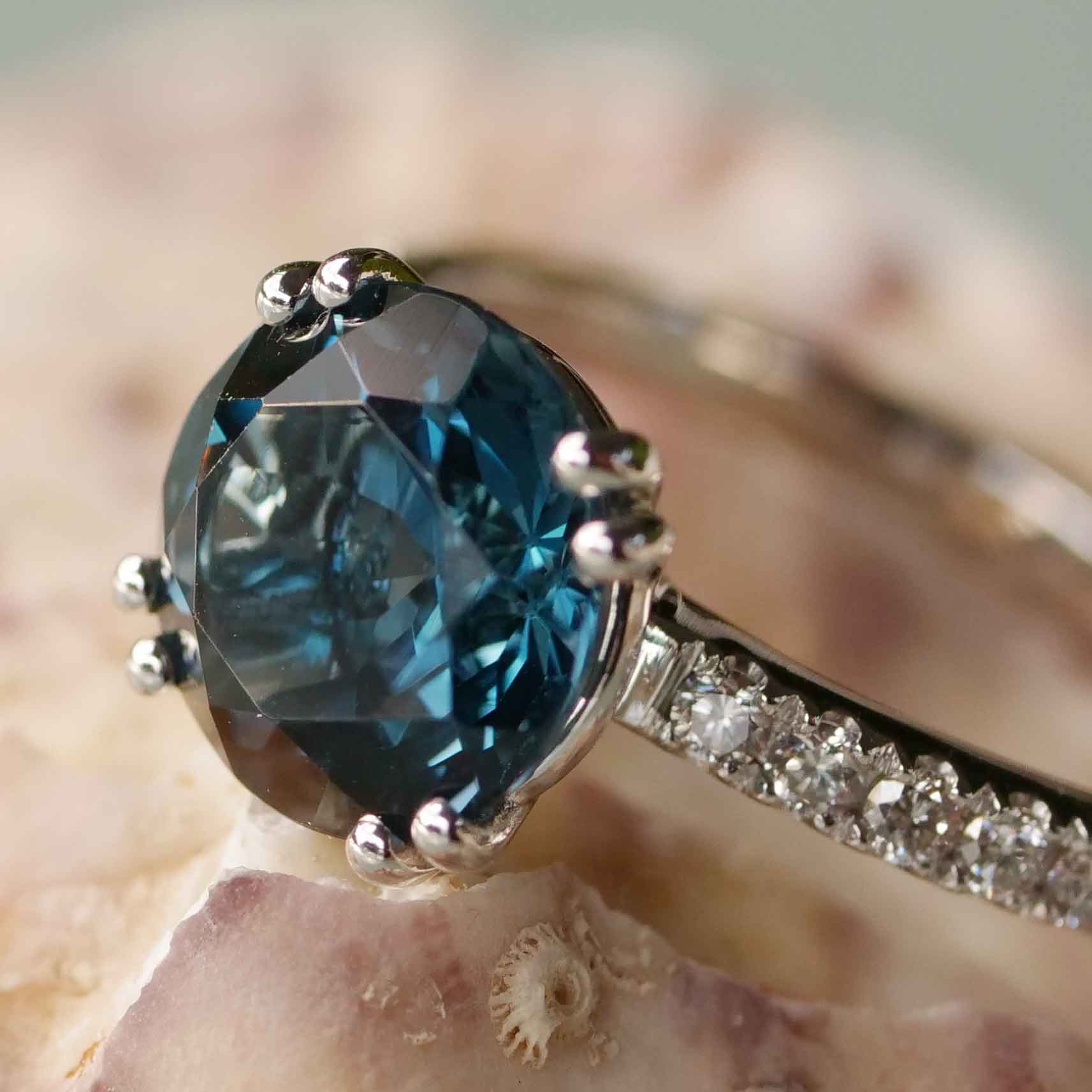 London Blue Topas Brillant Ring 750er Weissgold 3.27 ct 0.33 ct  made in Italy...Edelschmiede 