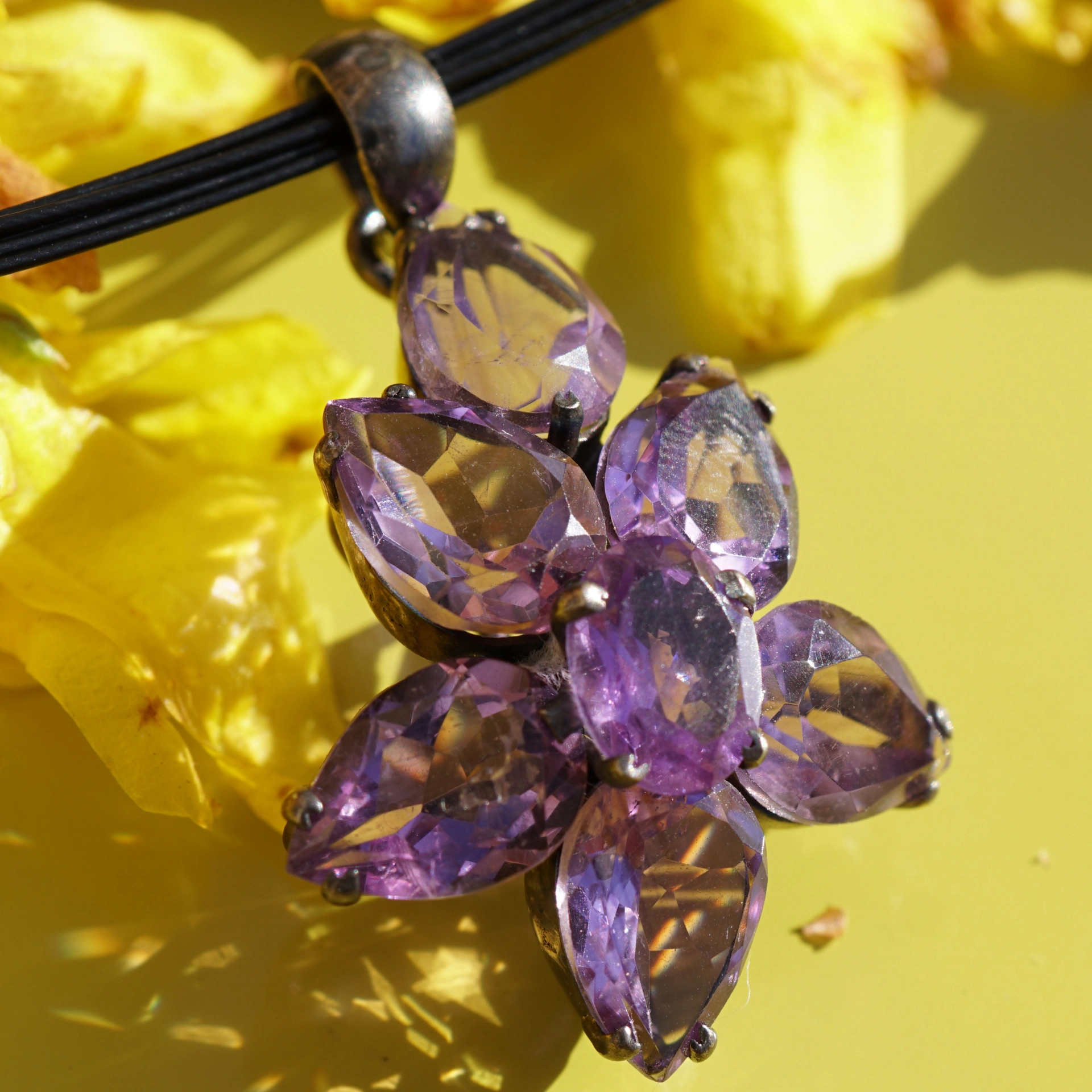 Amethyst Anhänger 925er Silber schwarz rhodiniert 20 x 15 mm Blütenform