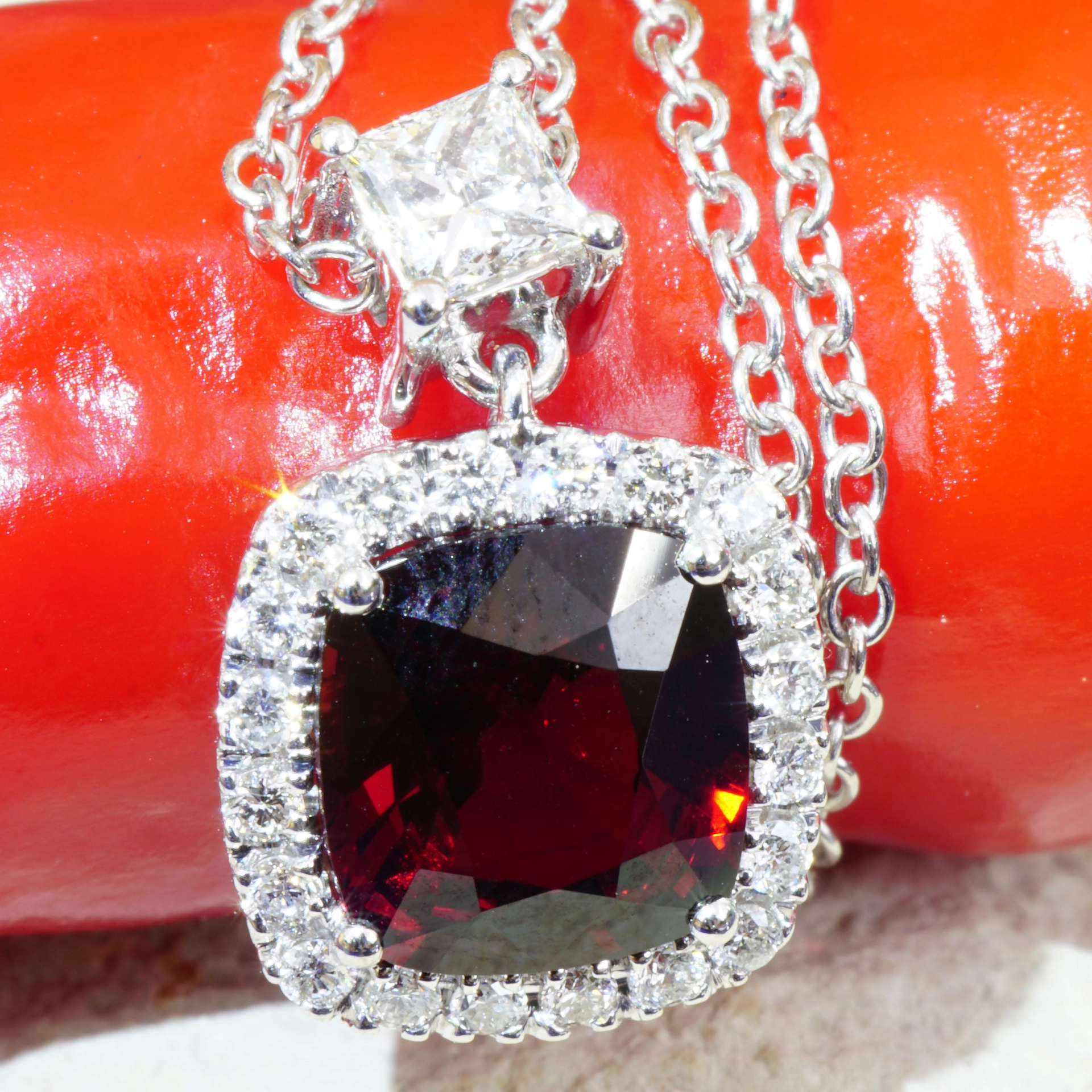 Spinell Diamant Collier 1.65 ct 0.40 ct Rot Burma 750er Weissgold...unglaubliche Lichtbrechung und B