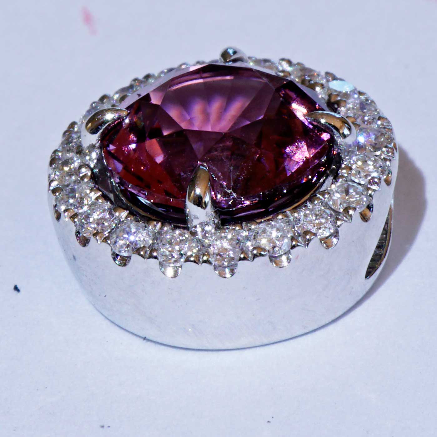 Spinell Brillant Anhänger 750er Weissgold 1.50 ct 0.14 ct fancy Naturfarbe pink violett aubergine