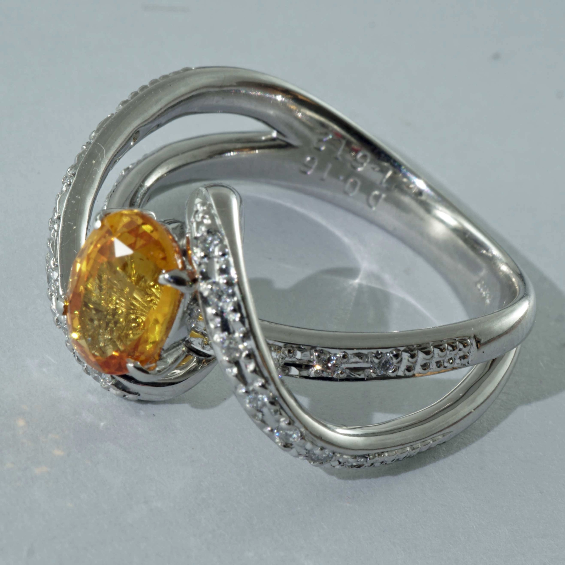 Gelber Saphir Brillant Ring in 900er Platin 1.60 ct 0.16 ct  eleganter verspielter Entwurf