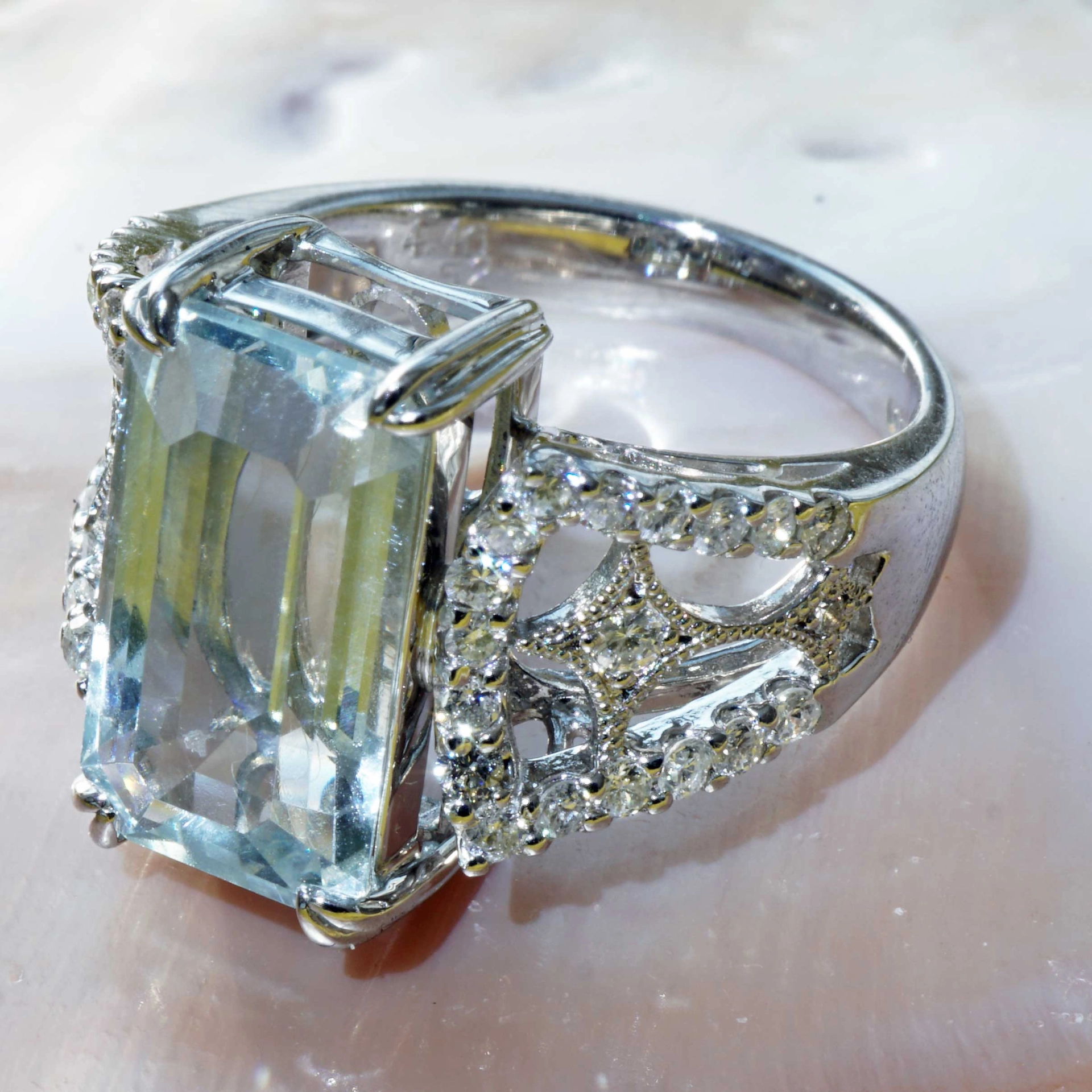 Aquamarin Brillant Ring 900er Platin 4.40 ct 0.52 ct 9 Gramm aufwendig gestaltet