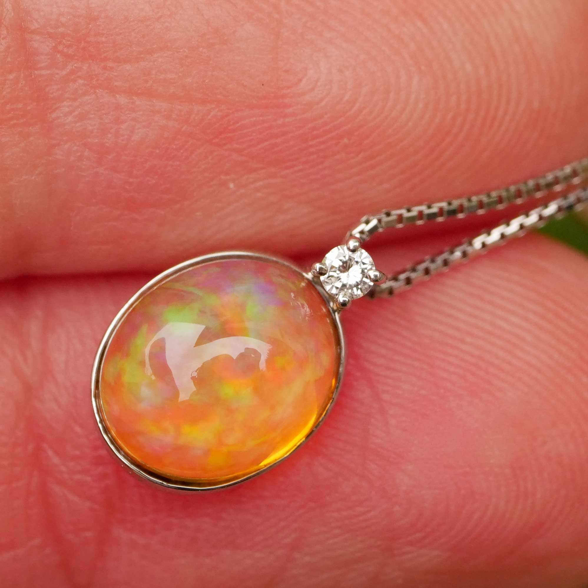 Opal Brillant Anhänger mit Kette 900er Platin 2.98 ct 0.04 ct Phantastisches Farbenspiel