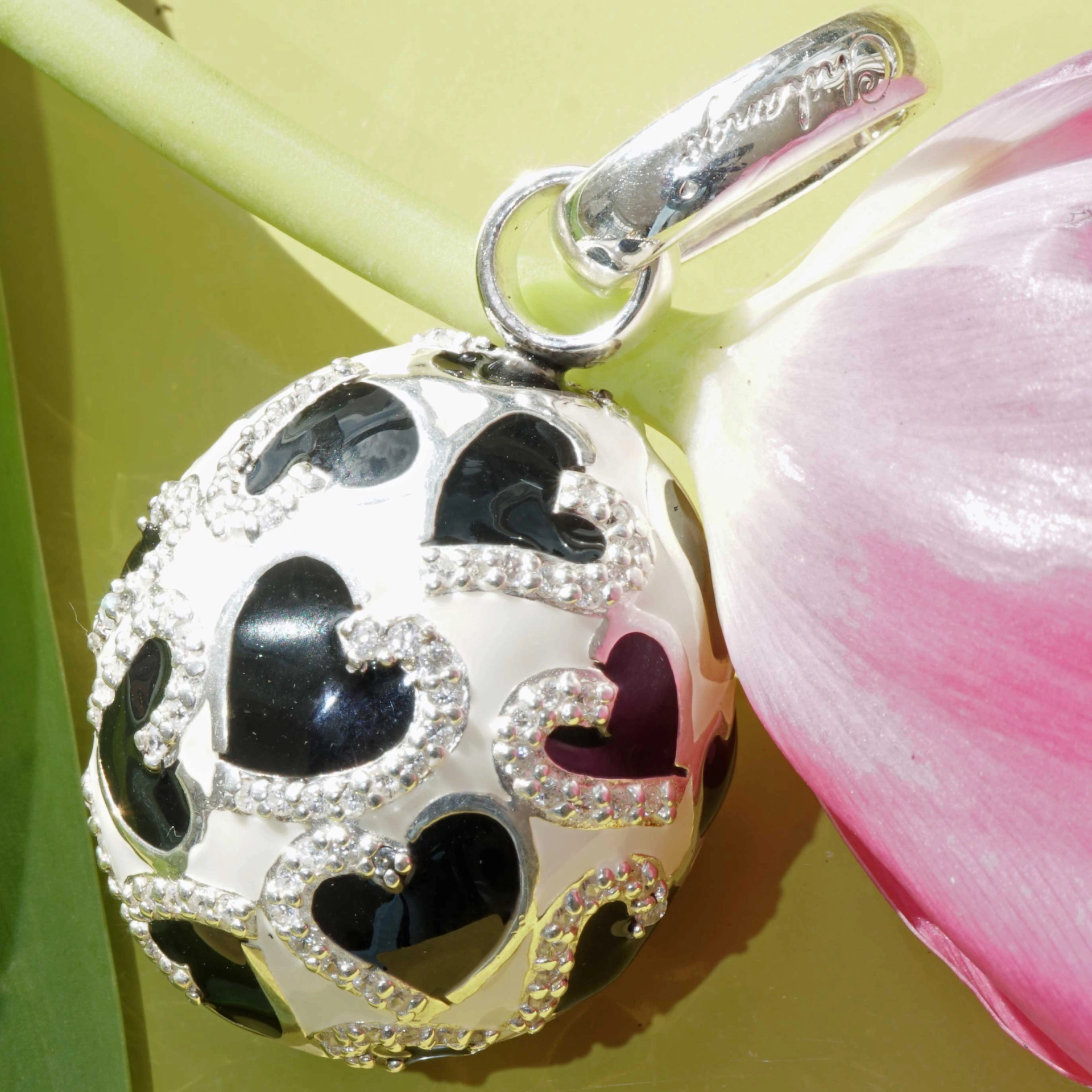 Original Chilango Anhänger im Stil Faberge Emaille Heart Black / White 925er Silber