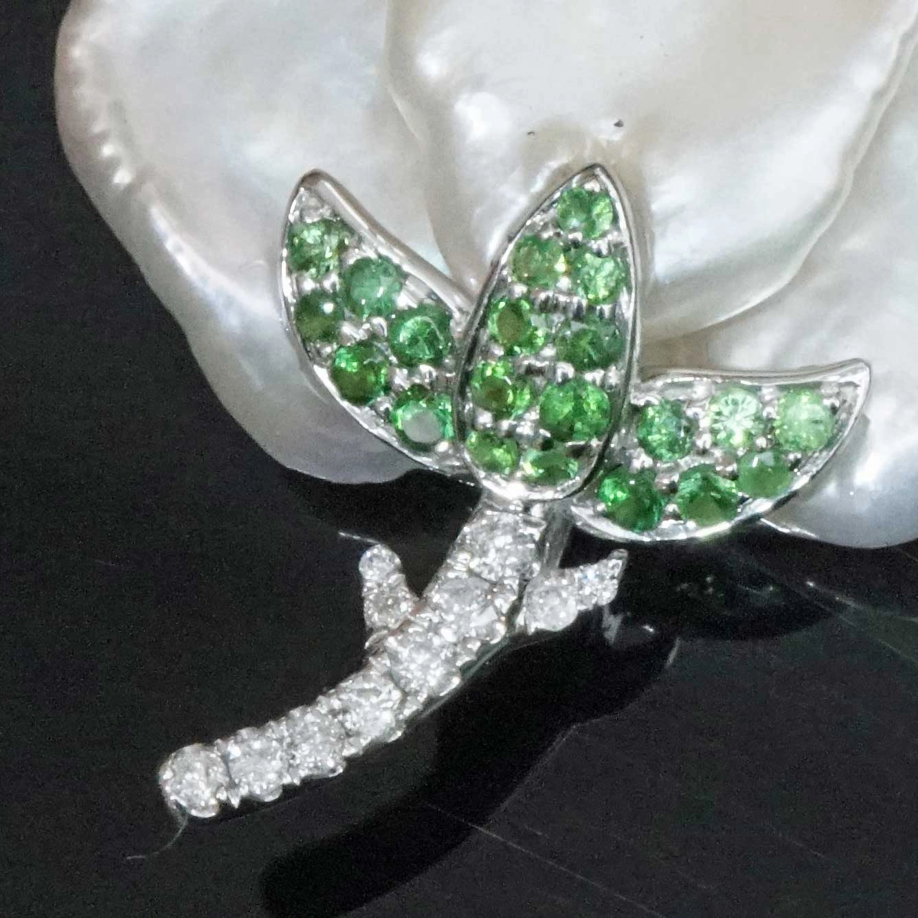 Perl Brillant Tsavorith Collier 750er Weissgold 0.30 ct .... Blume aus Edelsteinen..frozen