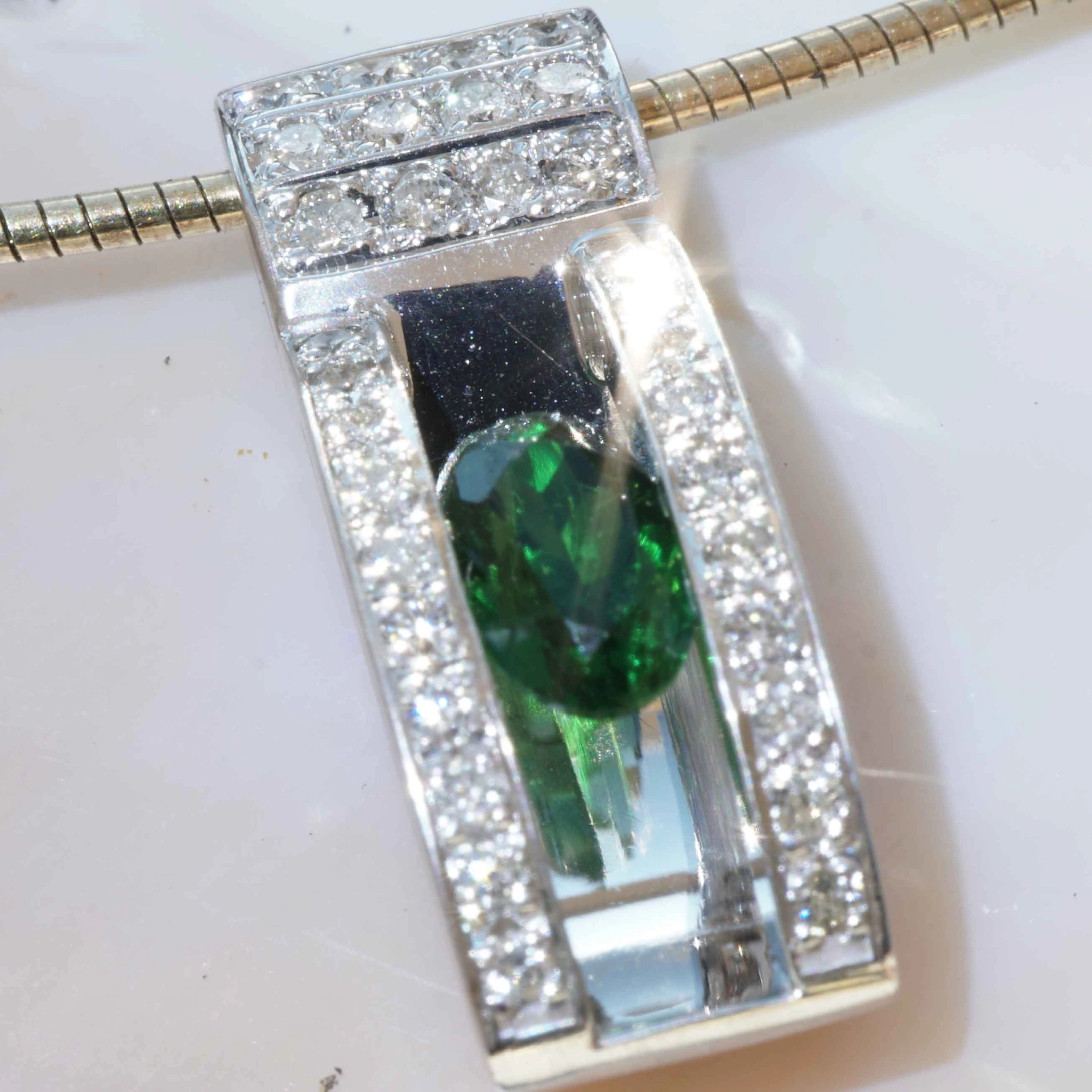 Tsavorith Brillant Anhänger 750er Weissgold 0.60 0.30 ct...eingefasst als Kostbarkeit