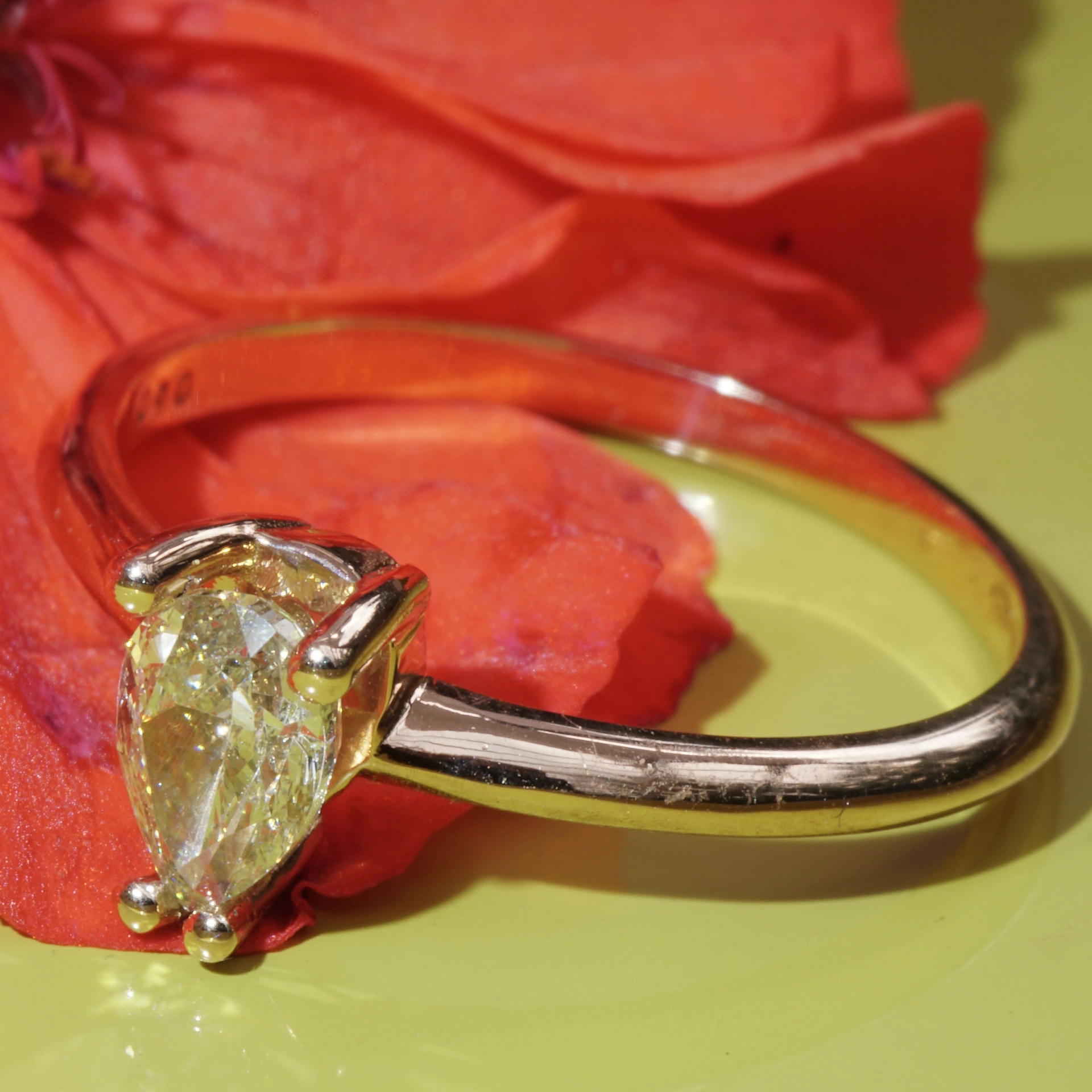 Fancy Yellow Diamant Ring NATURFARBE Pear 0.50 ct 750er GG Silhouette Schmuck Bentner-