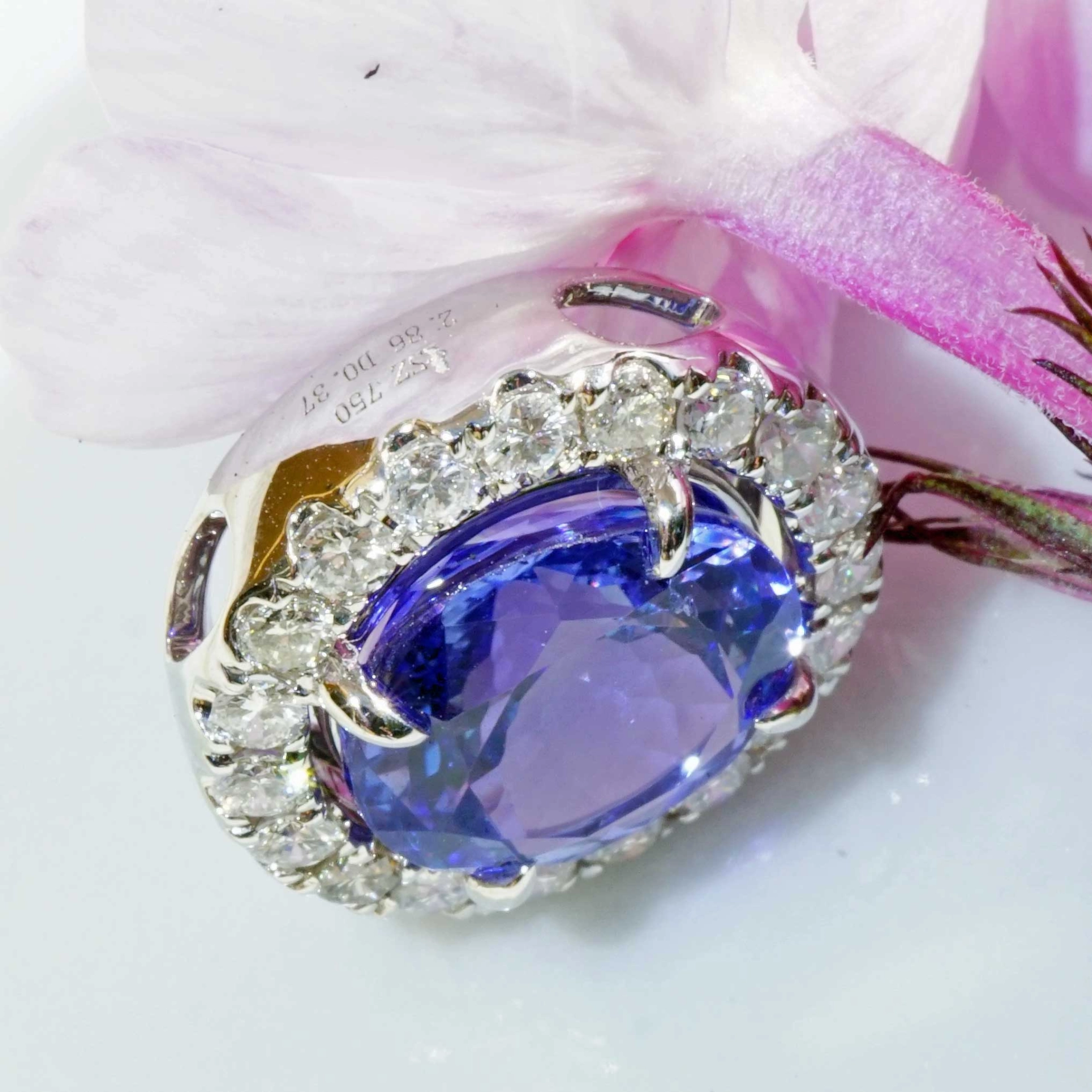 Tansanit Brillant Anhänger 750er Weissgold 2.86 ct 0.37 ct Hyazinthen blau und klasse Brillanz