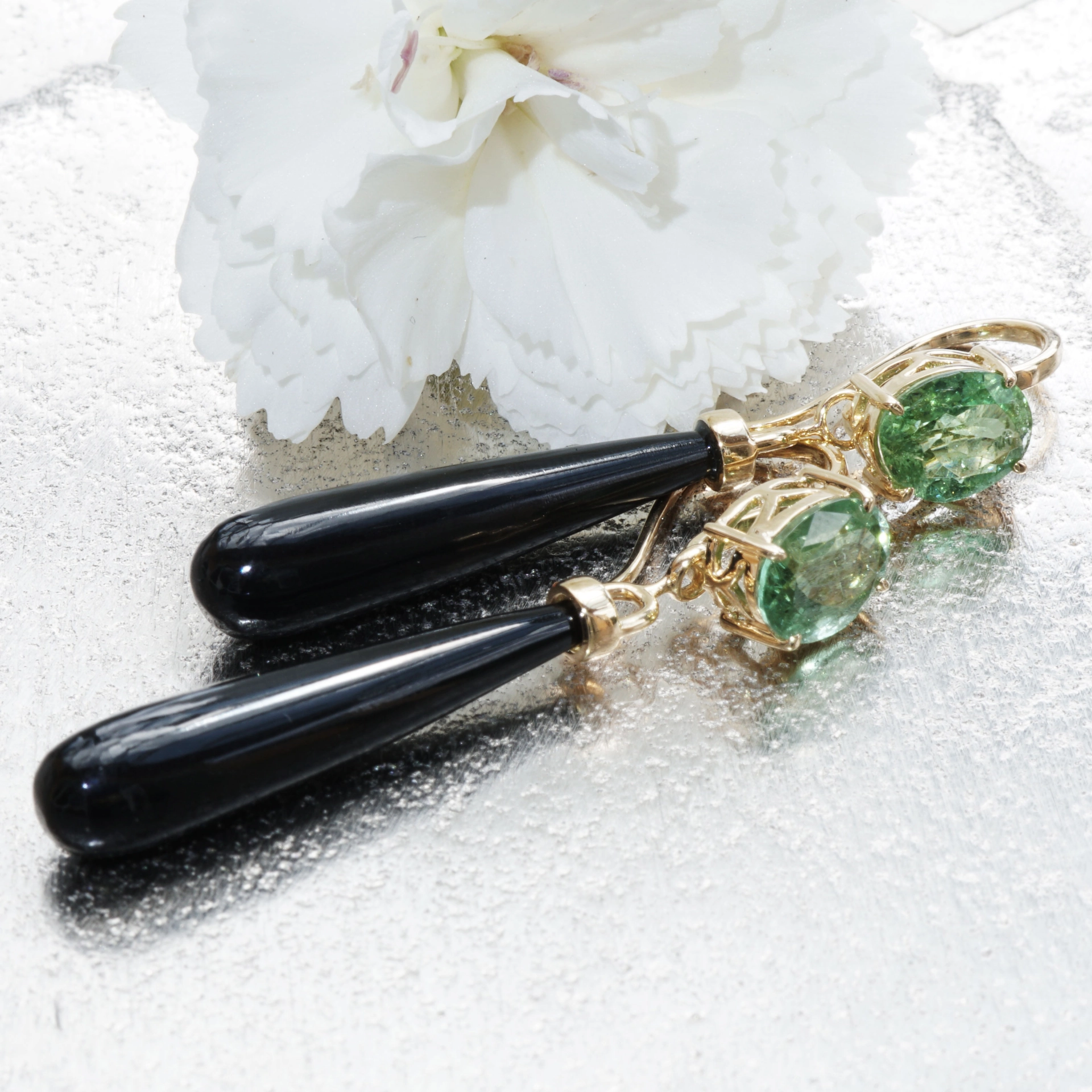 turmalin-onyx-ohrhaenger-gelbgold-paraibafarben-SON02330 Turmalin Onyx Ohrhänger 750er Gelbgold Farbe Top Farbe grün bläulich Pampel aushängbar