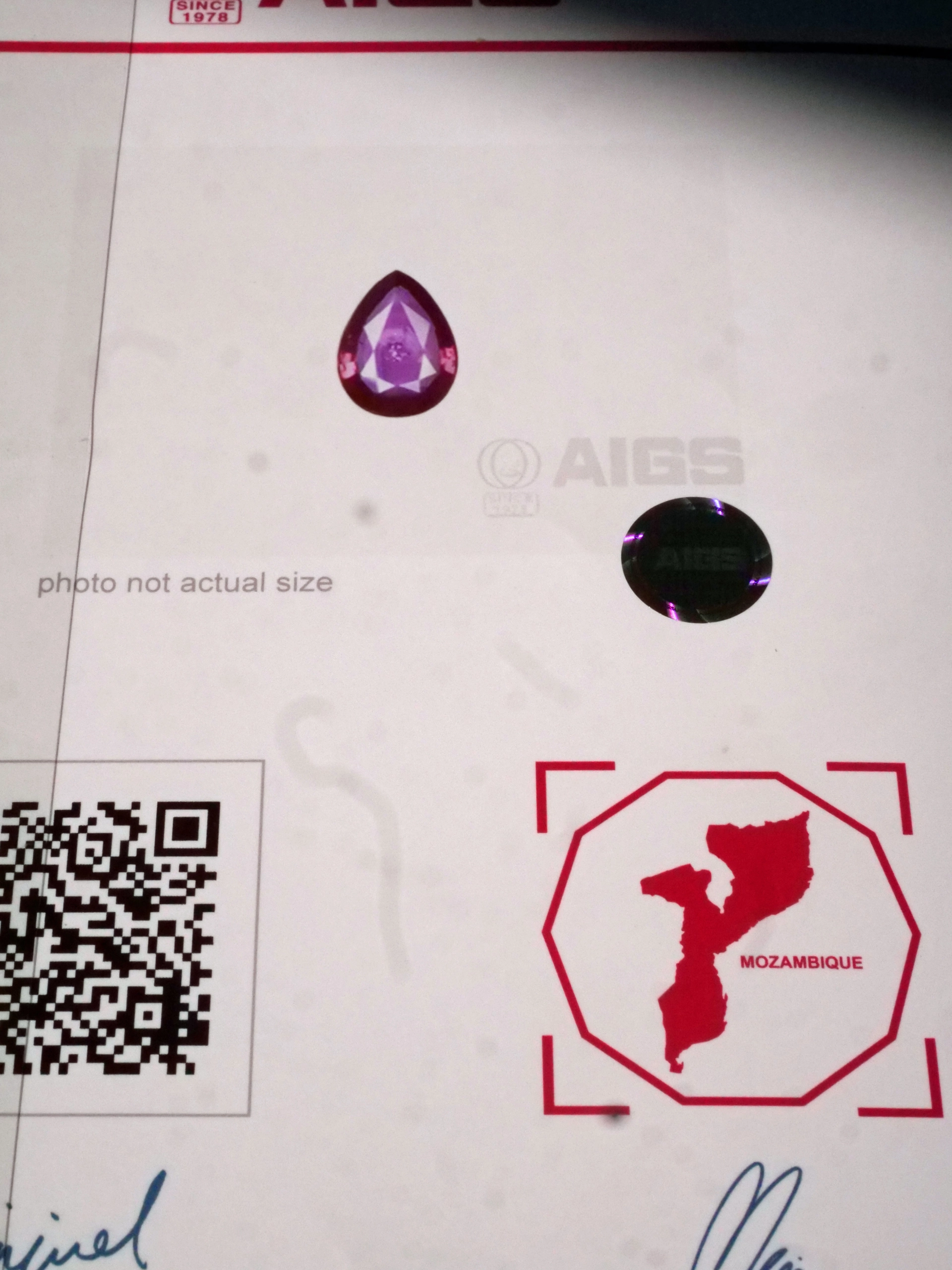Rubin Brillant Anhänger 3.03 ct unerhitzt Mosambik AIGS Zertifikat 950er Platin 0.43 ct selten