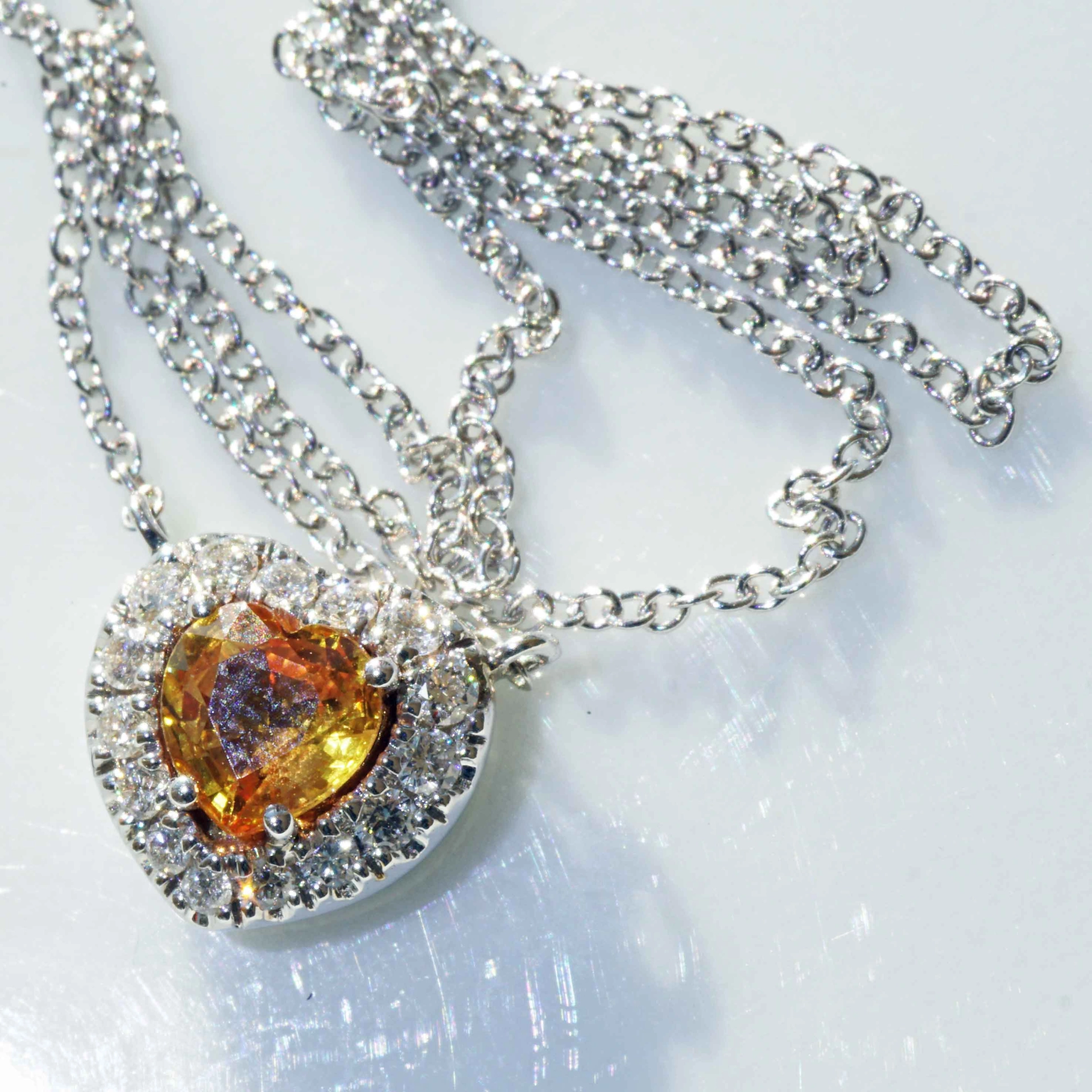 Brillant Saphir Herz Collier 750er Weissgold 0.60 ct 0.16 ct...in der Glücksfarbe Orange-Gelb