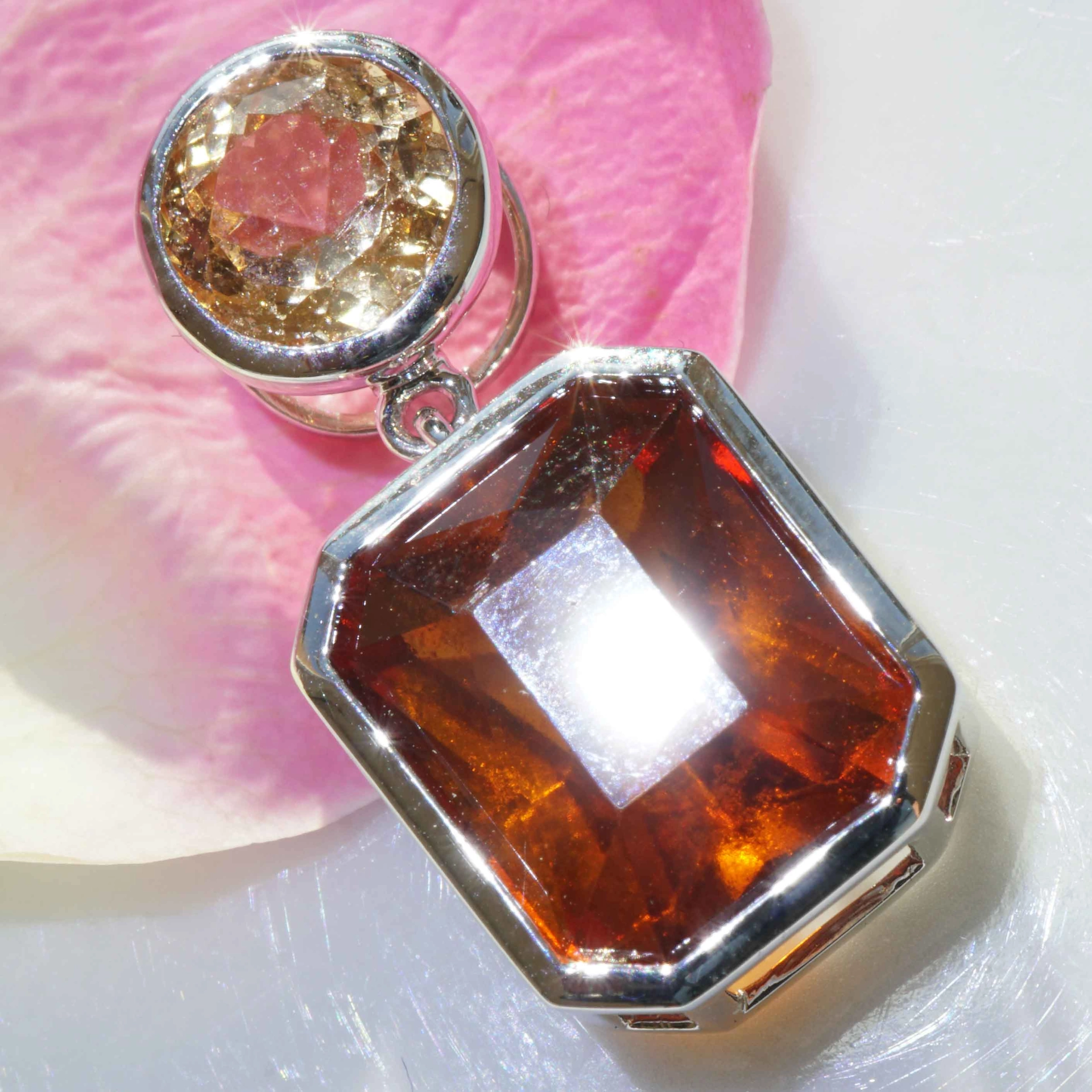 Hessonit Anhänger 750er Weissgold Vulkanisches Feuer 7.19 ct 1.61 ct Sri Lanka